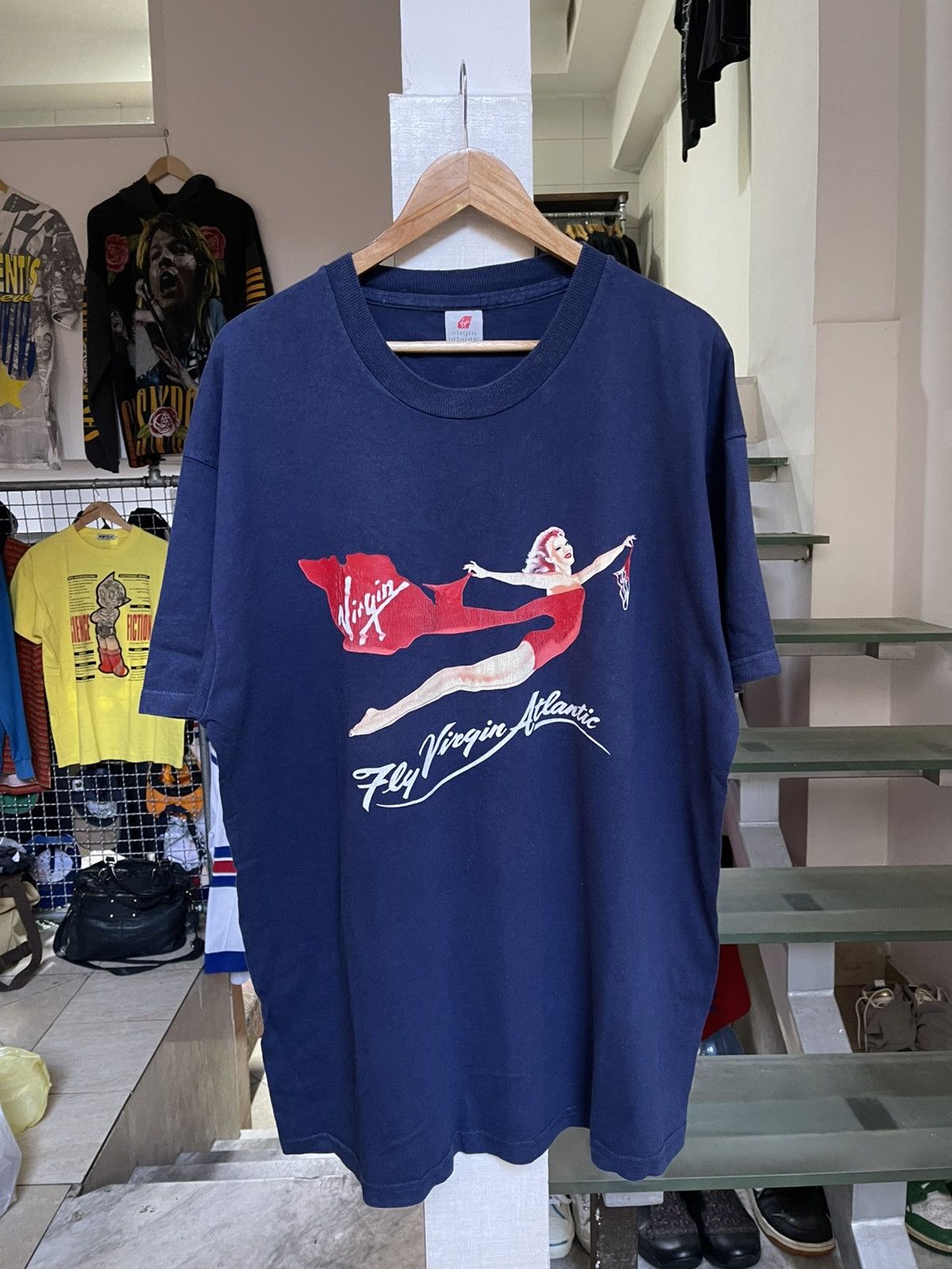 Vintage Virgin Atlantic t shirt Size US XL / EU 56 / 4 - 1 Thumbnail