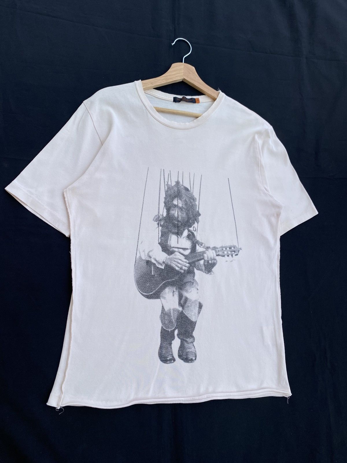 Undercover Undercover SS06 Reverse Seam Guitar Puppet Tee Bob Dylan Size US L / EU 52-54 / 3 - 3 Thumbnail