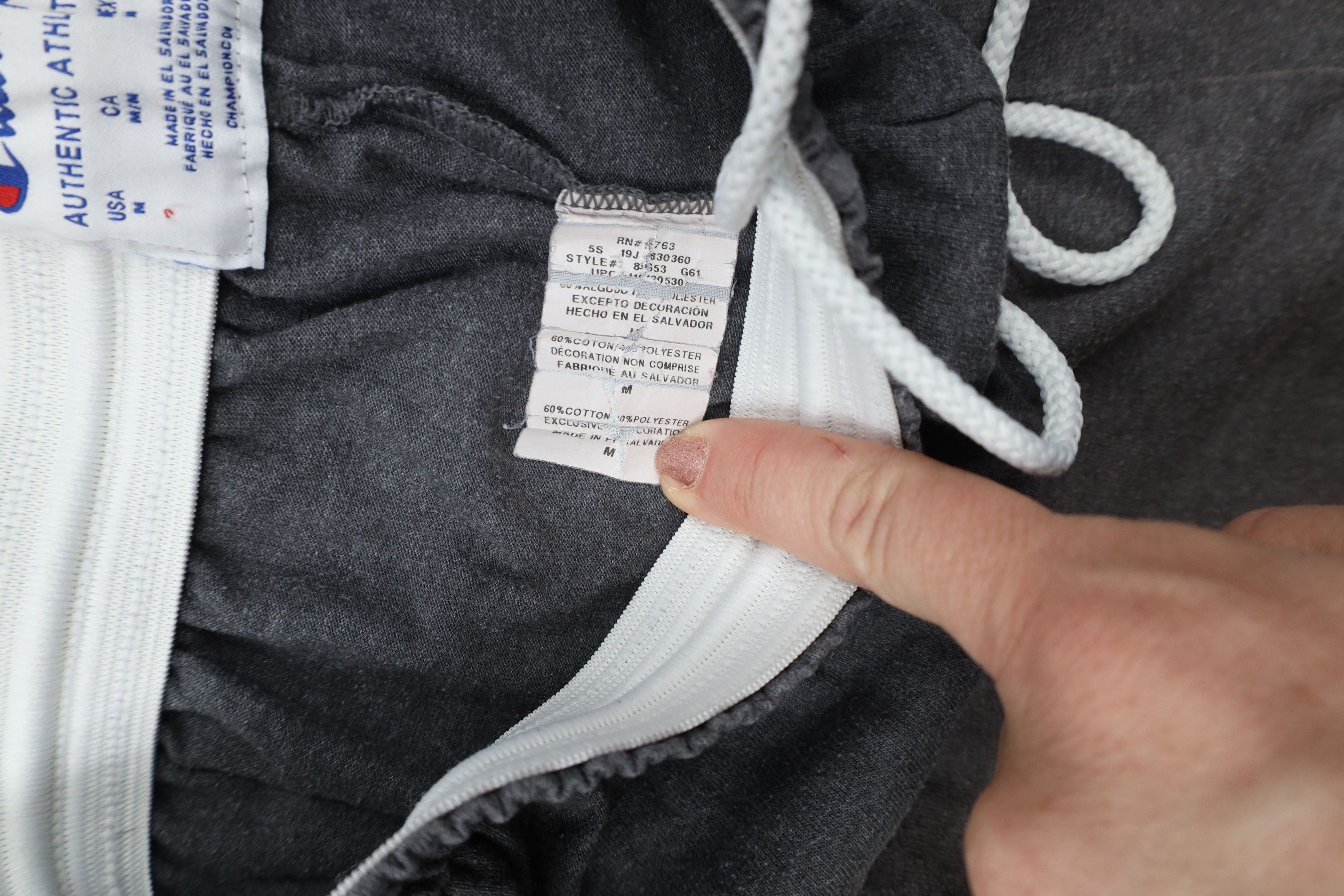 Champion × Vintage Vintage Champion Logo Sun Faded Above Knee Shorts Gray Size US 32 / EU 48 - 8 Thumbnail