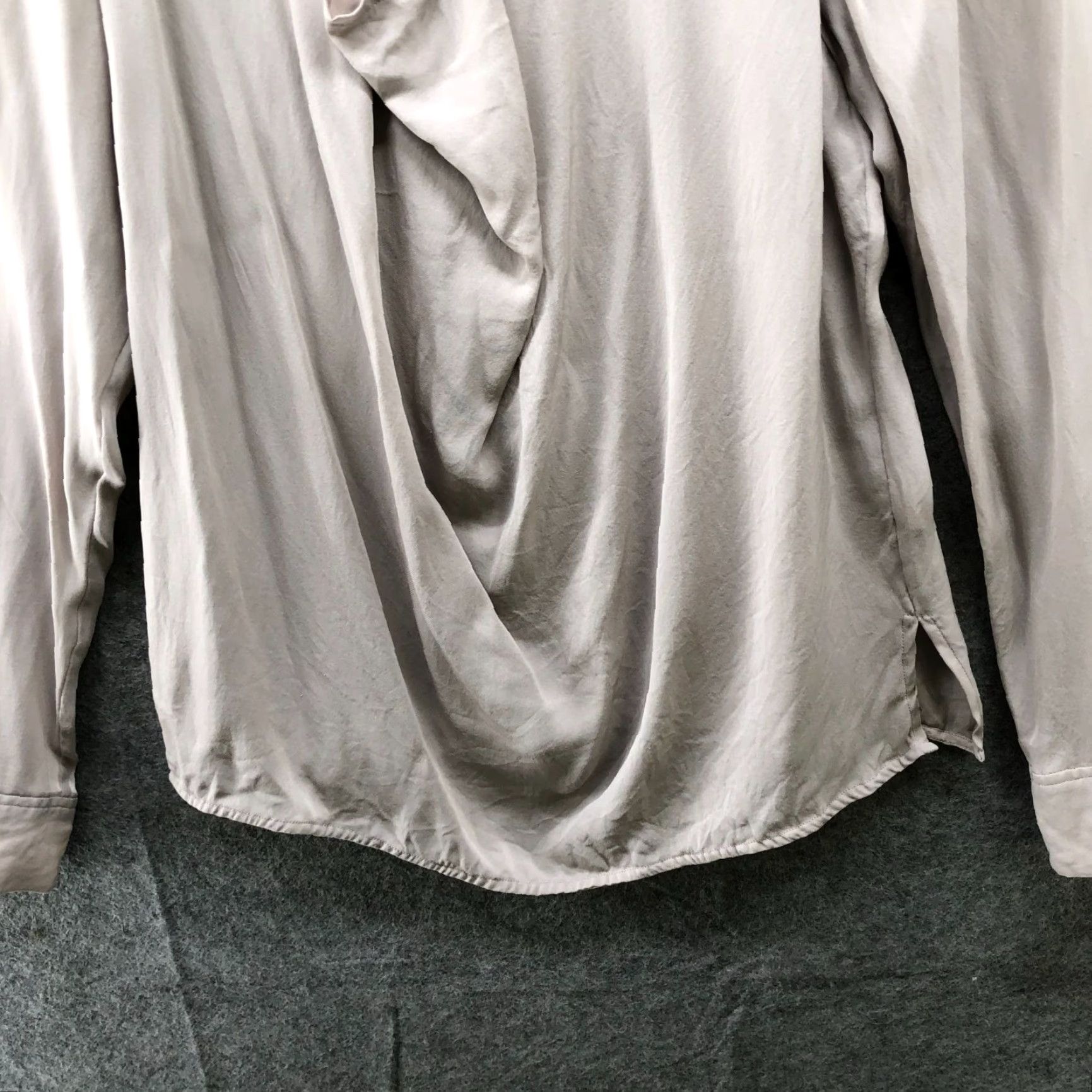 Vince Vince Blouse Long Sleeve 100% Silk Womens 10 Taupe Beige Drape Front Gathered Shirt Casual Business Womens Size L / US 10 / IT 46 - 4 Thumbnail