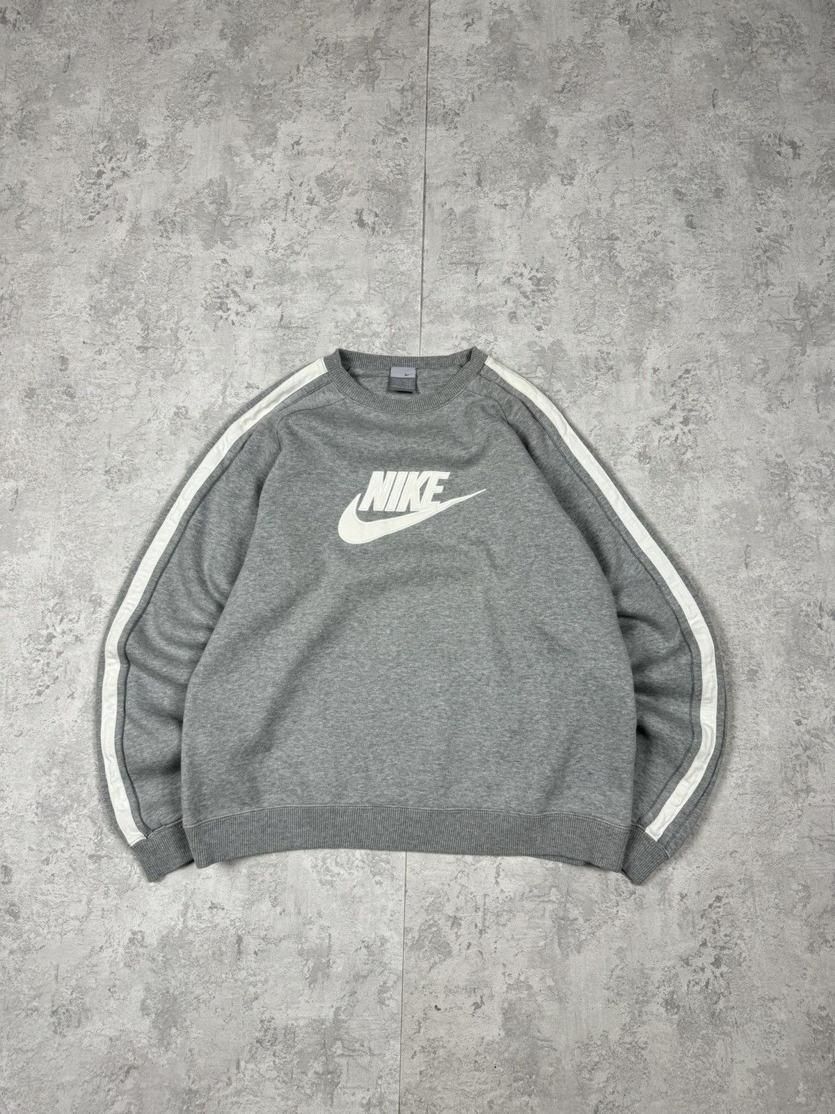 Nike Vintage Nike Y2K Sweatshirt Big Logo Size M Size US M / EU 48-50 / 2 - 1 Thumbnail