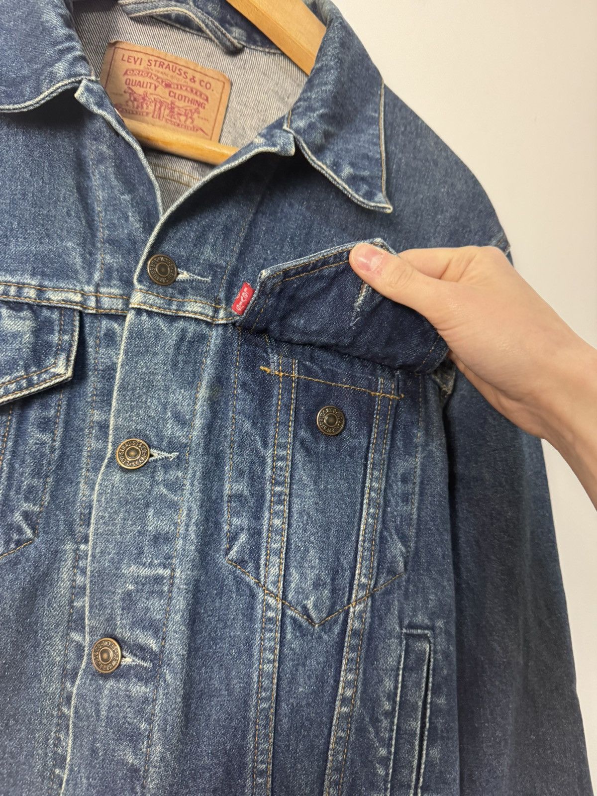 Levi's Vintage Levi’s Faded Blue Trucker Denim Jacket Size US S / EU 44-46 / 1 - 7 Thumbnail