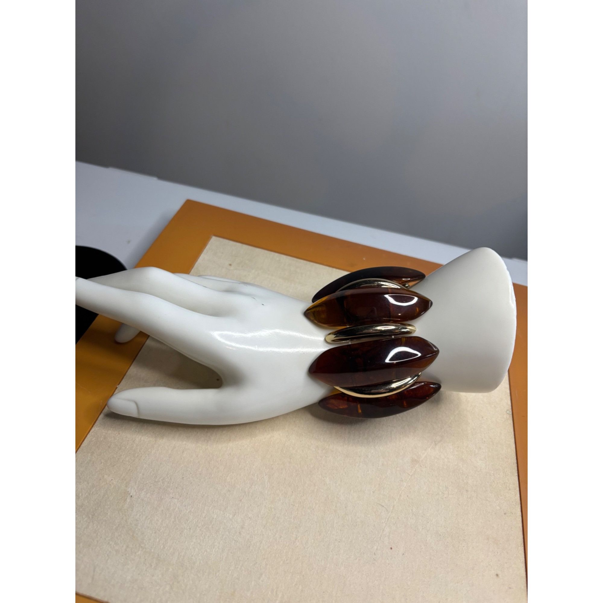 Other Vintage Amber-Style Resin & Gold-Toned Statement Bangle Brac Size ONE SIZE - 4 Thumbnail