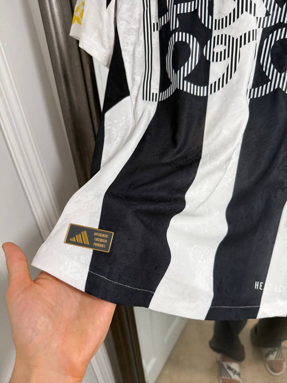 Le Pere LIMITED EDITION - JUVENTUS X LE PÈRE HOME JERSEY m size mens Size US M / EU 48-50 / 2 - 5 Thumbnail