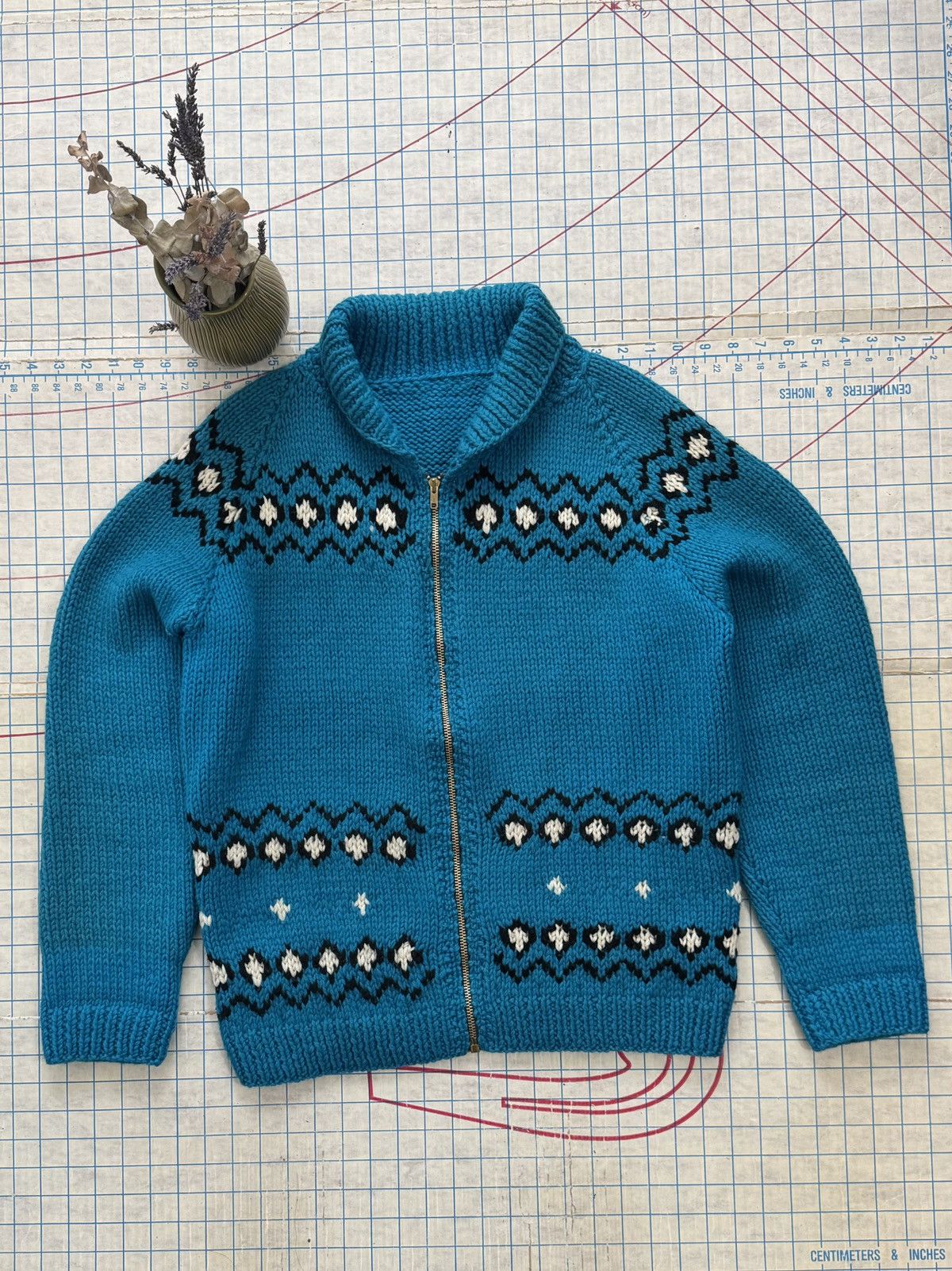 Vintage Vintage 60’s Patterned Cowichan Sweater Talon Zip Fits Med Size US M / EU 48-50 / 2 - 1 Thumbnail