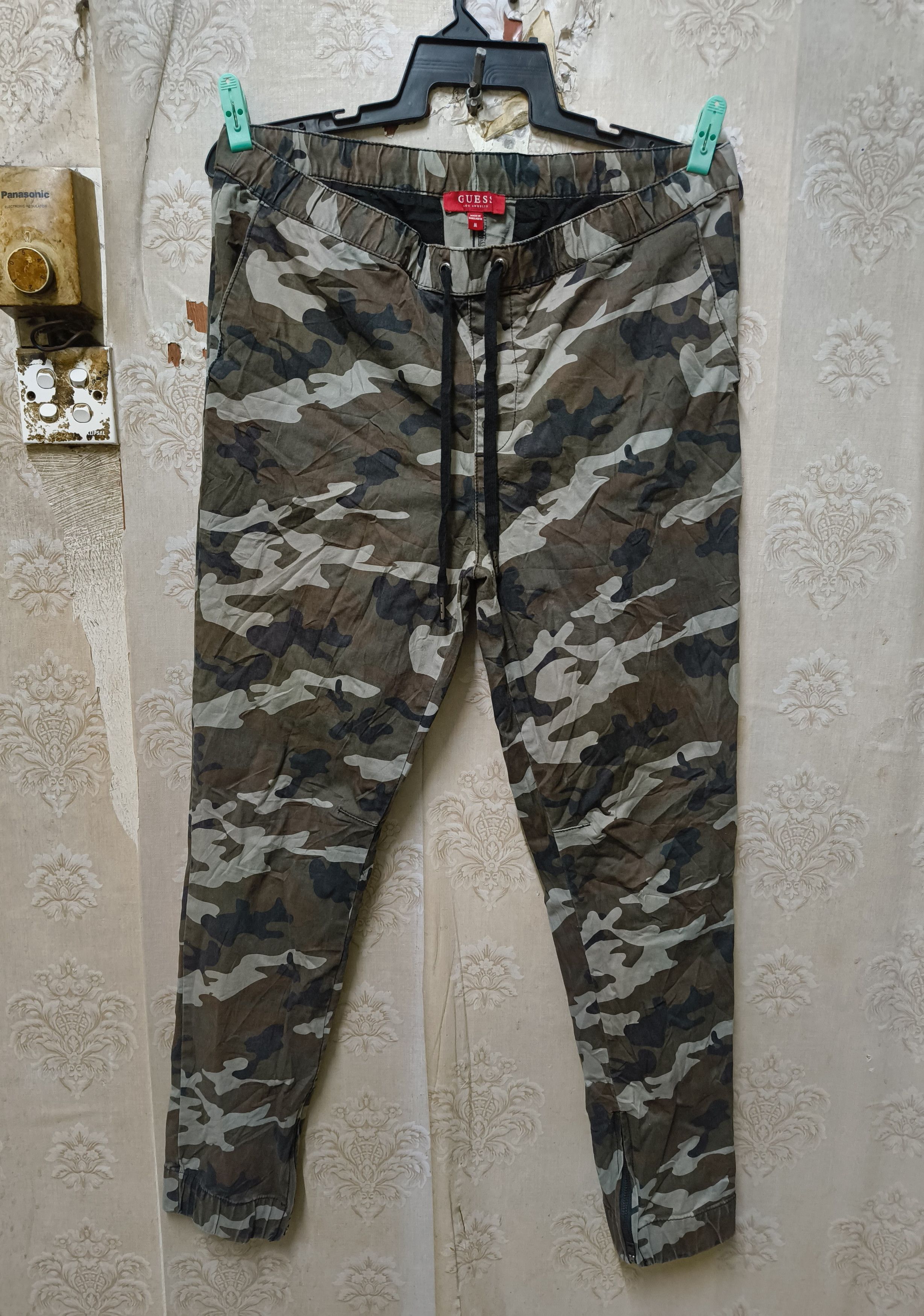 Guess Guess Jogger pants army Camouflage Size US 35 - 1 Thumbnail