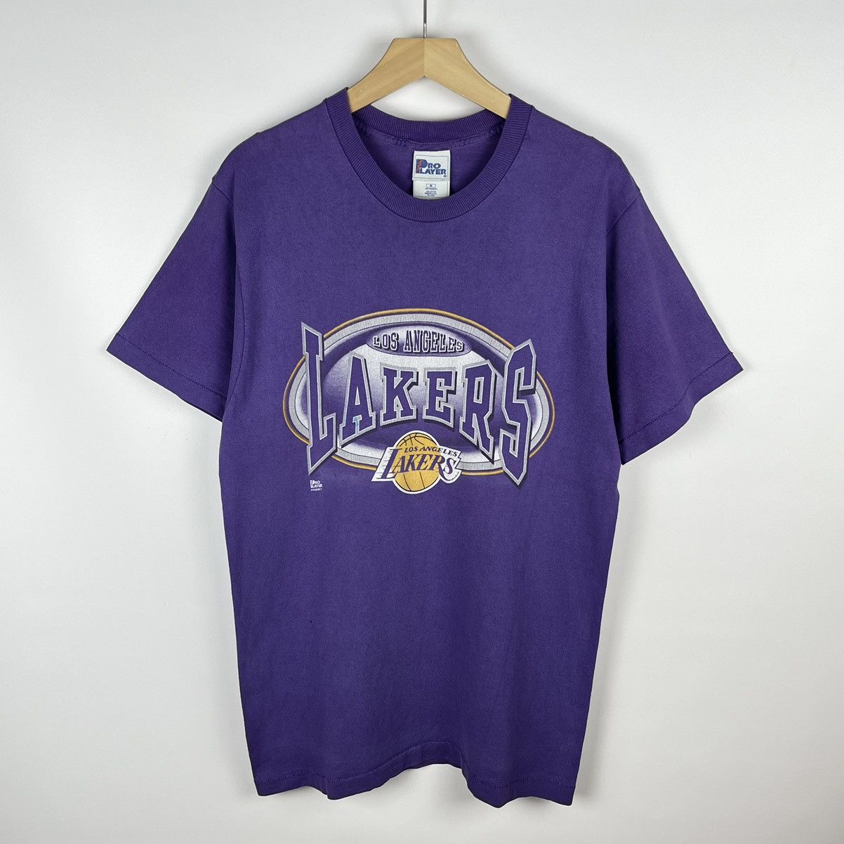 NBA Vintage Los Angeles Lakers single stitch NBA T Shirt 90’s Size US M / EU 48-50 / 2 - 1 Thumbnail