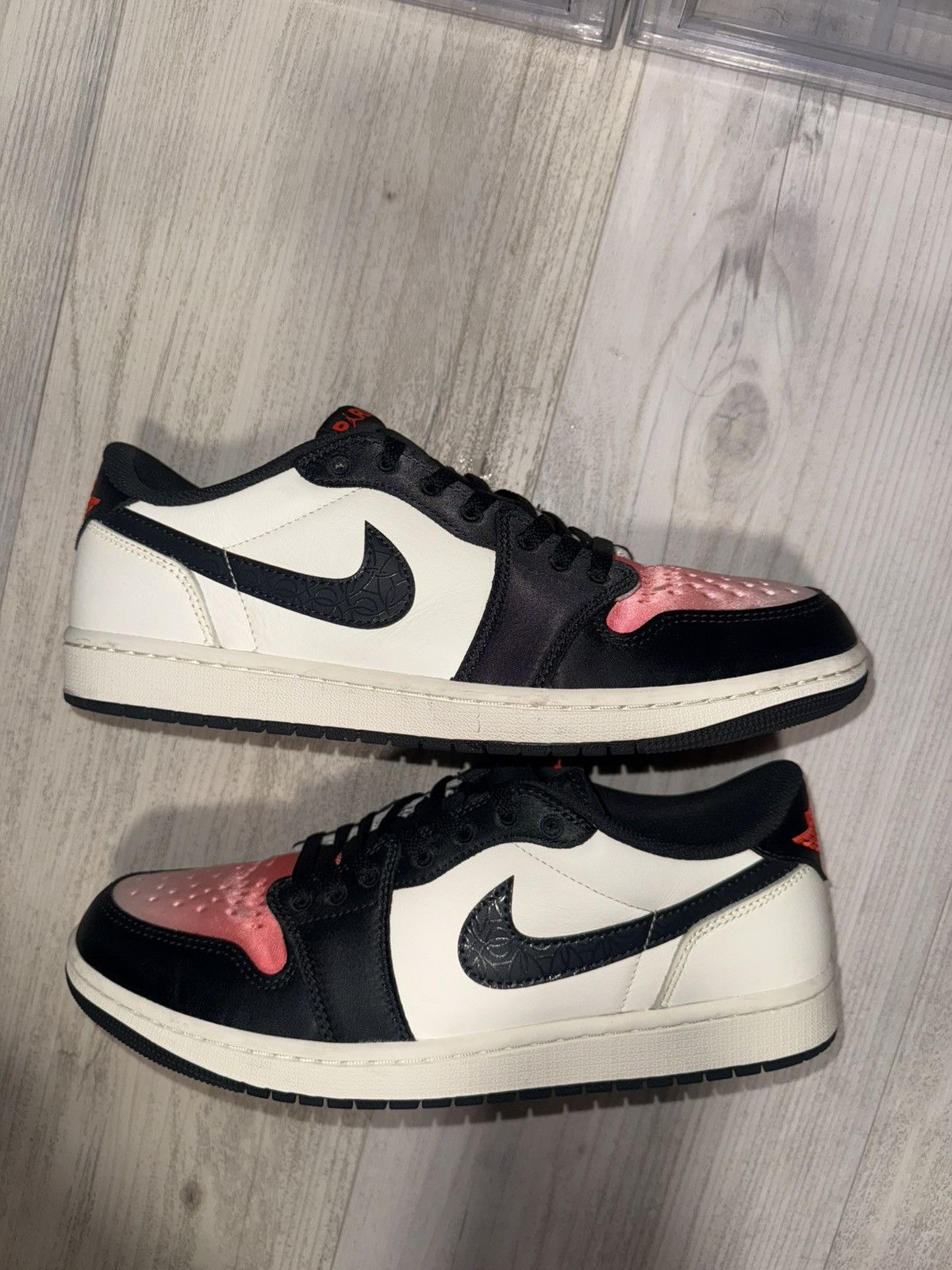 Jordan Brand Air Jordan 1 Retro Low OG Paris Saint-Germain (PSG) Size US 11 / EU 44 - 2 Thumbnail