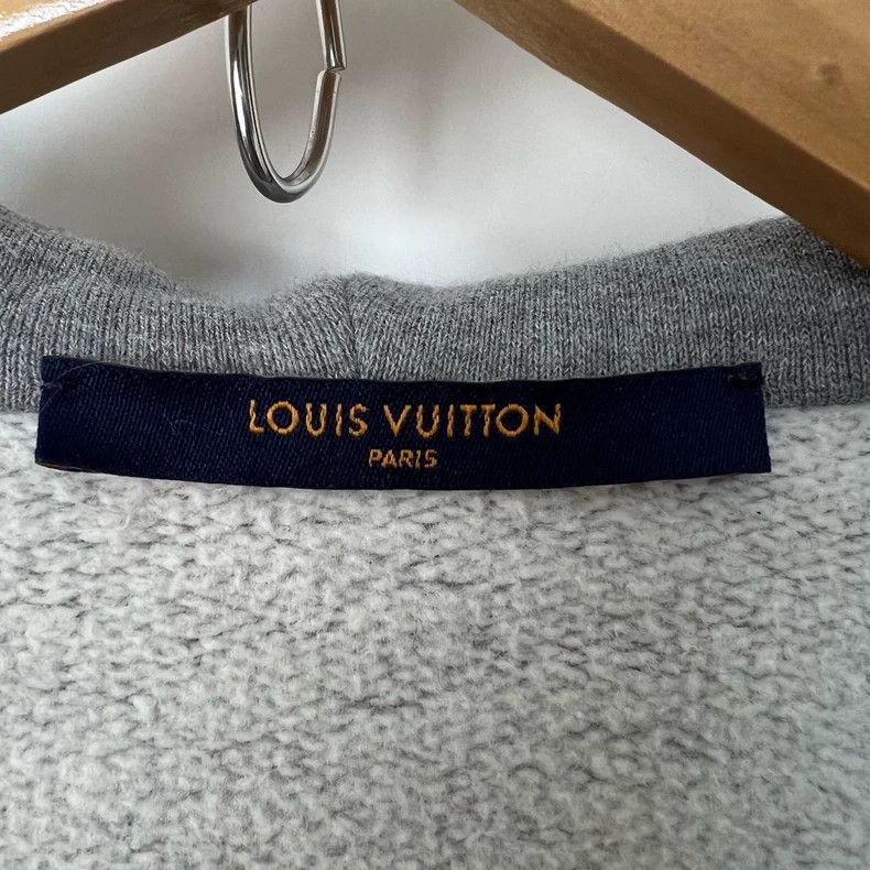 Louis Vuitton Louis Vuitton Grey foam logo hooded zip jacket Size US L / EU 52-54 / 3 - 8 Thumbnail