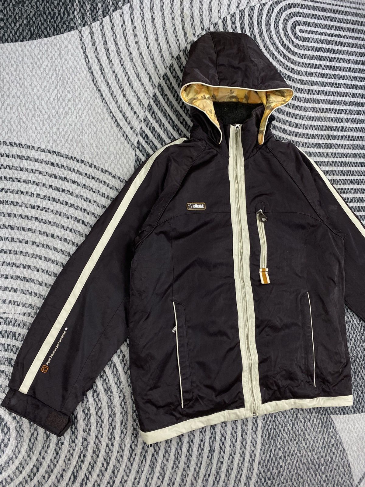 Ellesse Vintage Ellesse Dark Brown Hooded Jacket Size US M / EU 48-50 / 2 - 3 Thumbnail