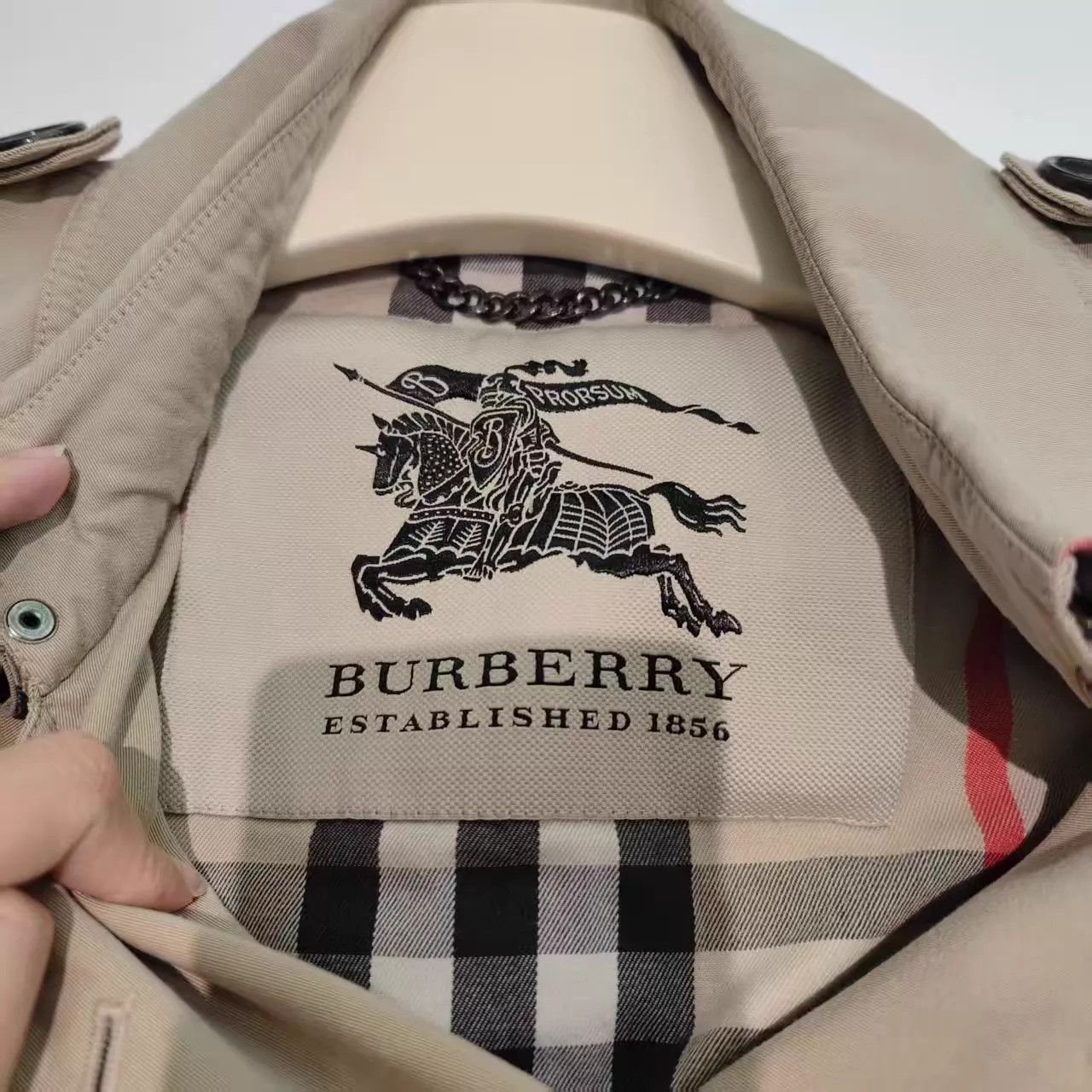 Burberry Burberry Belted Notch Lapel Solid Trench Coat S Size S / US 4 / IT 40 - 3 Thumbnail
