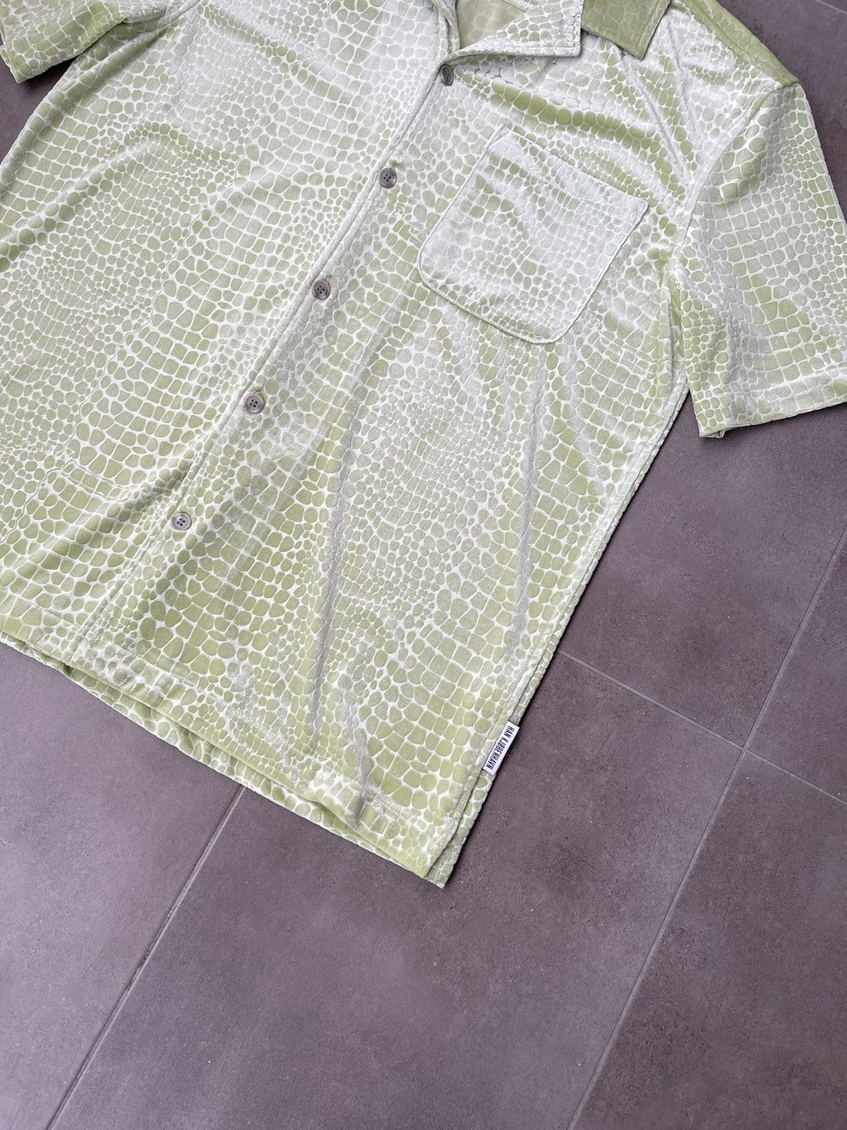 Han Kjobenhavn !DS! SS21 Han Kjobenhavn Pale Green Croc Skin Summer Shirt Size US M / EU 48-50 / 2 - 12 Thumbnail