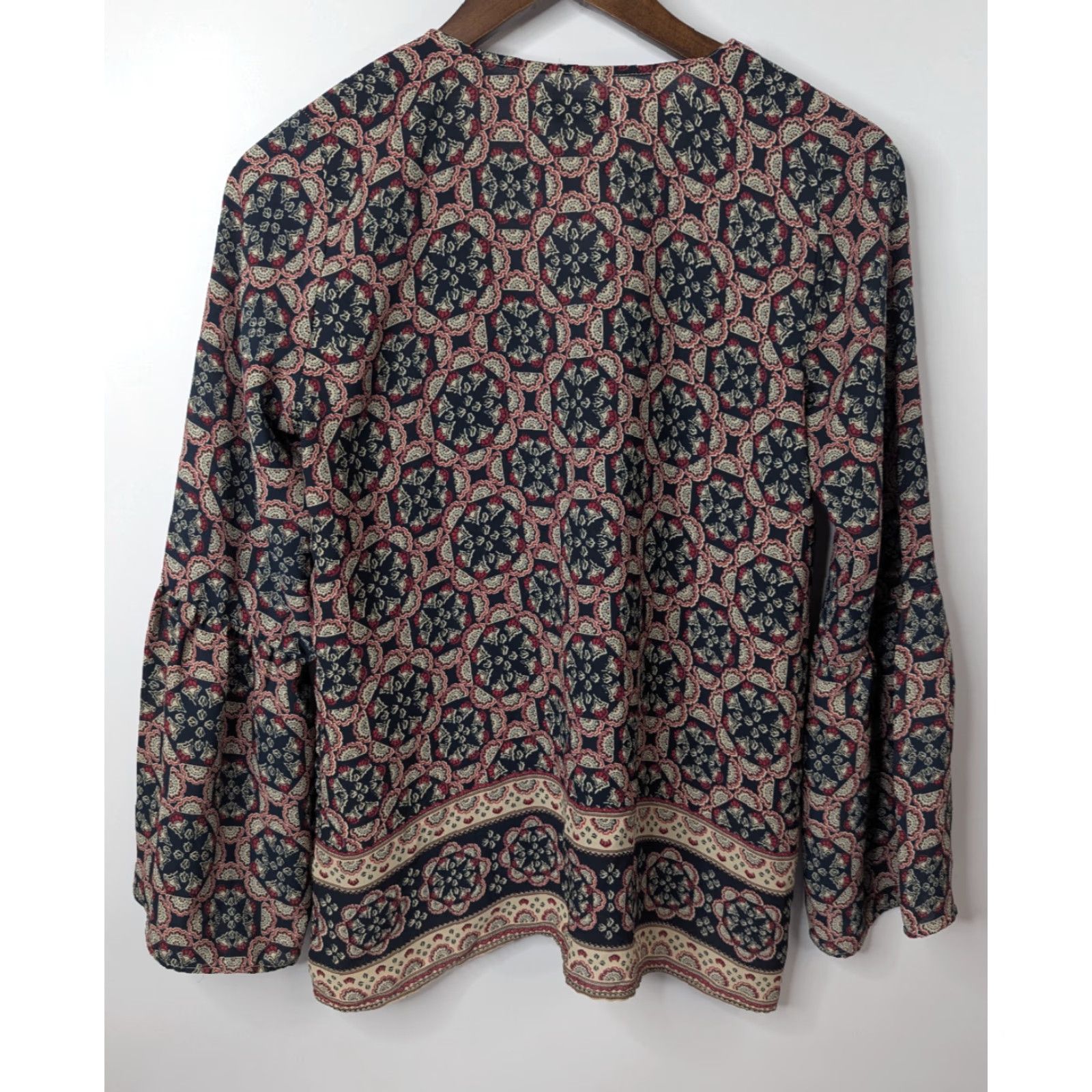 Abercrombie & Fitch Abercrombie & Fitch Blouse Womens Size S Peasant Bell Sleeve Multicolor Long Sleeve Pullover Size S / US 4 / IT 40 - 4 Thumbnail