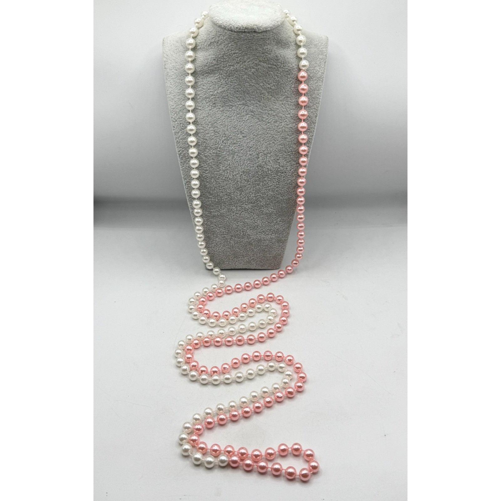 Vintage Vintage pink and white ombré faux pearl beaded long necklace Size ONE SIZE - 1 Thumbnail