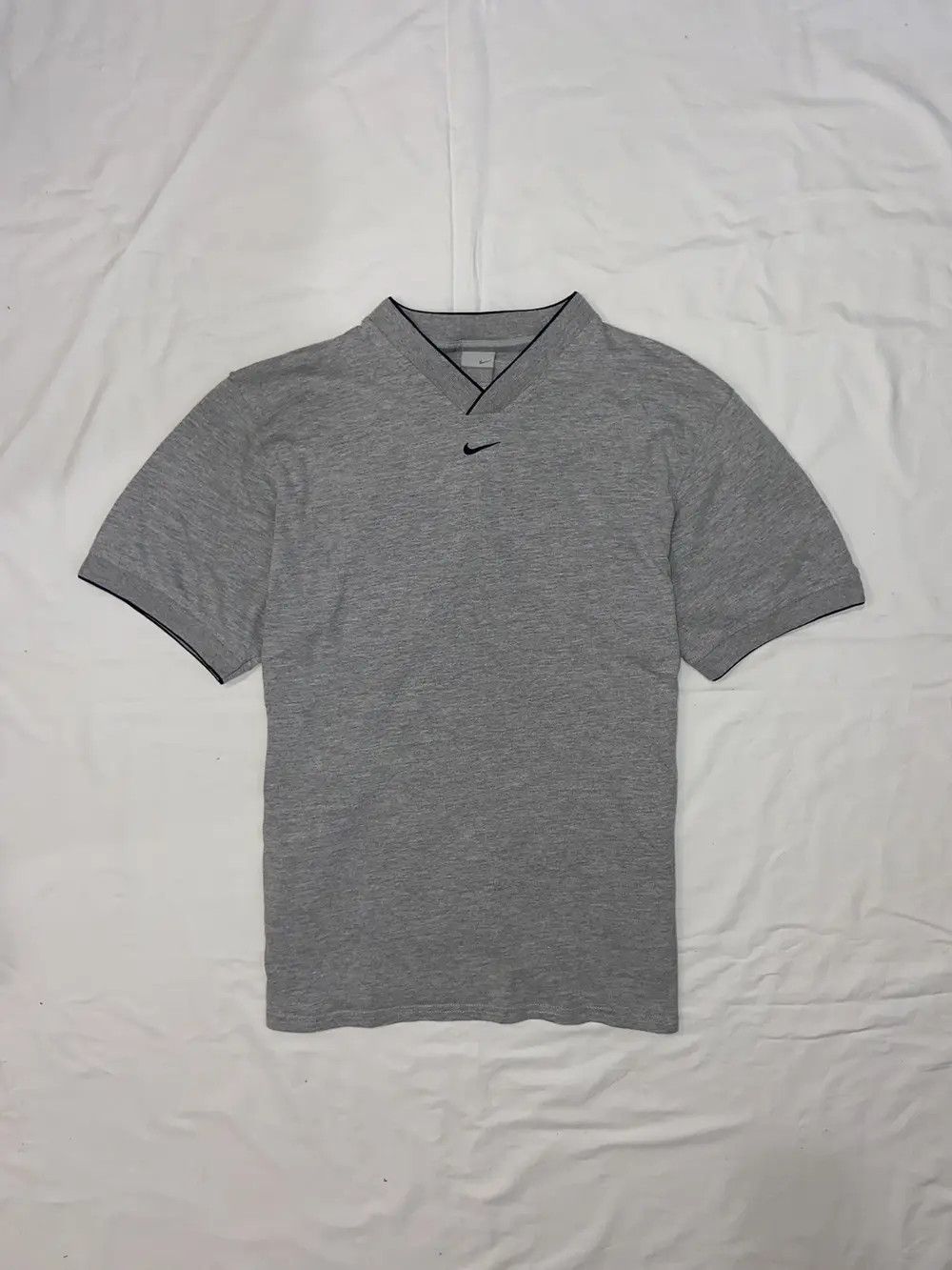 Nike VINTAGE GREY NIKE T SHIRT TEE CENTRE LOGO Y2K DRILL SWOOSH Size US L / EU 52-54 / 3 - 1 Thumbnail
