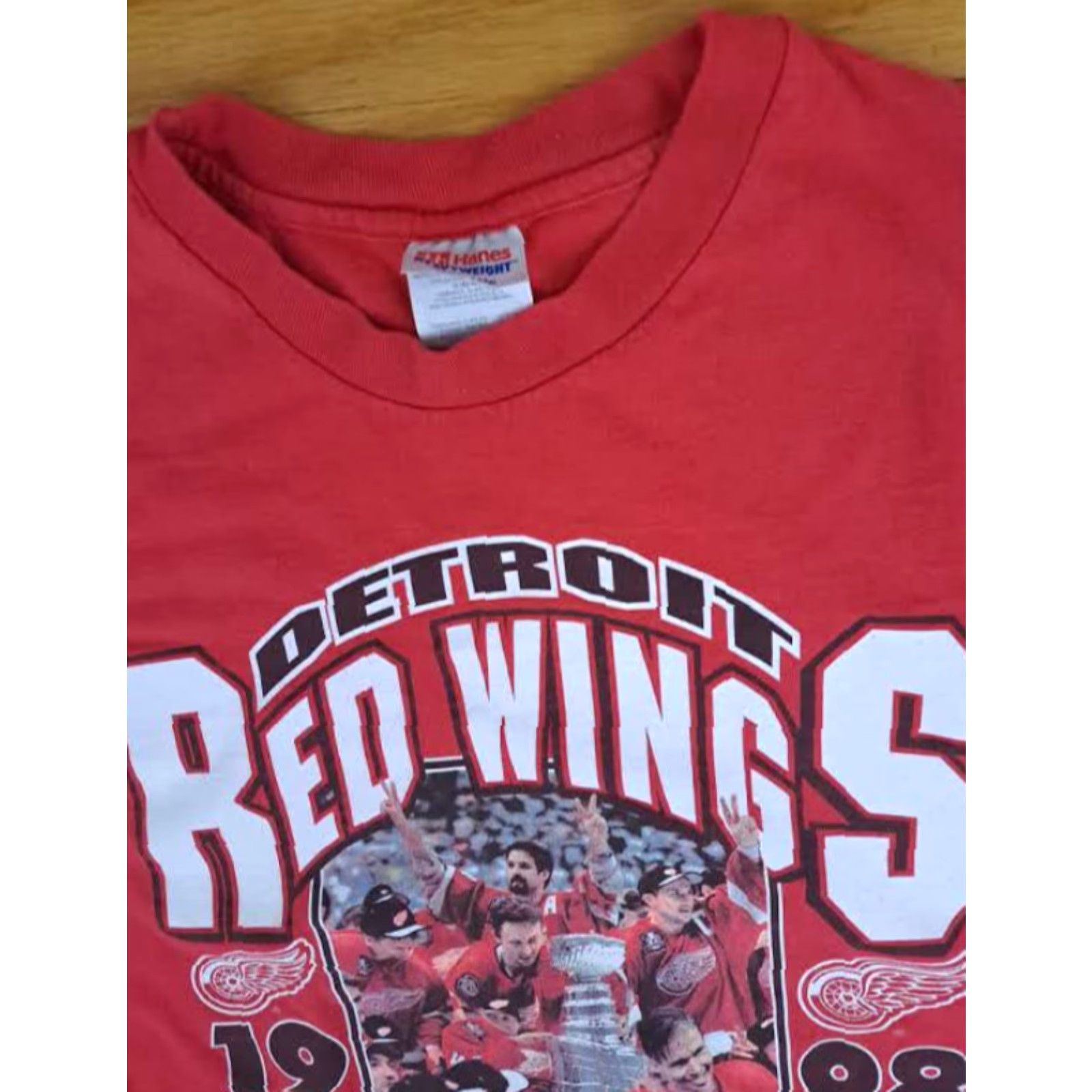 Hanes VINTAGE Deroit Red Wings 1998 Stanley Cup Photo Print T-Shirt Hanes Large Size US L / EU 52-54 / 3 - 7 Thumbnail