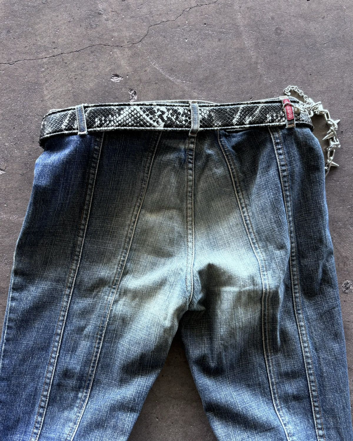 If Six Was Nine × Japanese Brand × Le Grande Bleu (L.G.B.) Guess Mudwash Flared Denim Jeans Size US 27 - 8 Thumbnail