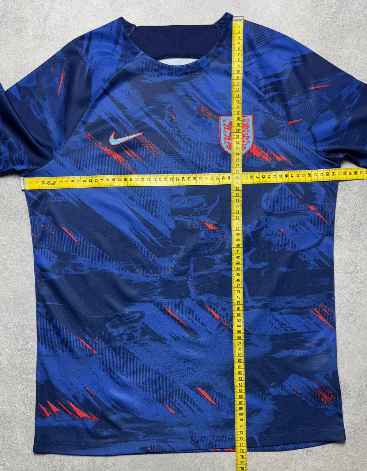 Nike England 2022 2023 Pre-Match Shirt Soccer Jersey Nike Size US L / EU 52-54 / 3 - 14 Thumbnail