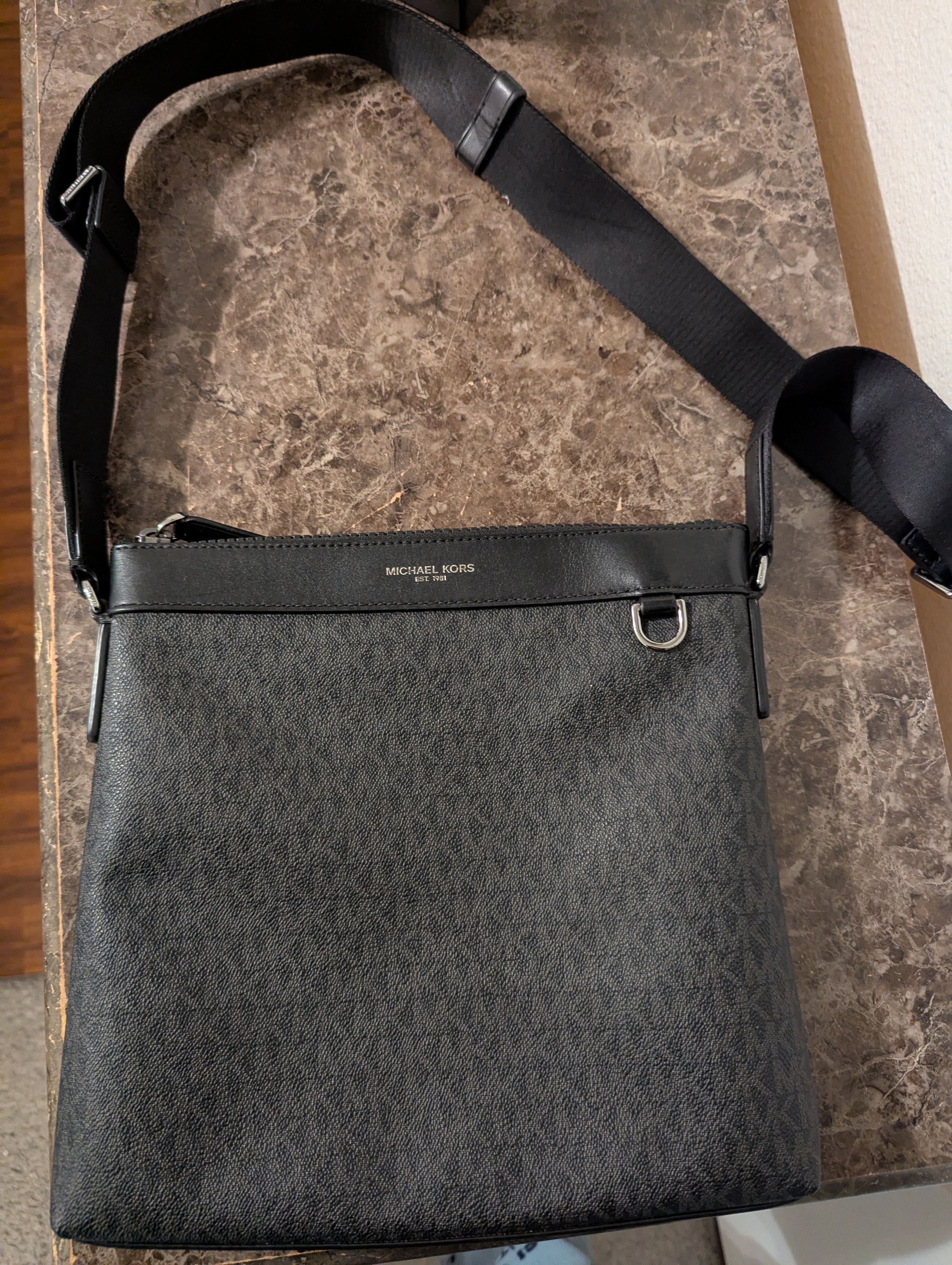 Michael Kors Michael Kors Grayson Logo Messenger Bag Black ( 33F9LGYM1N) Size ONE SIZE - 1 Thumbnail