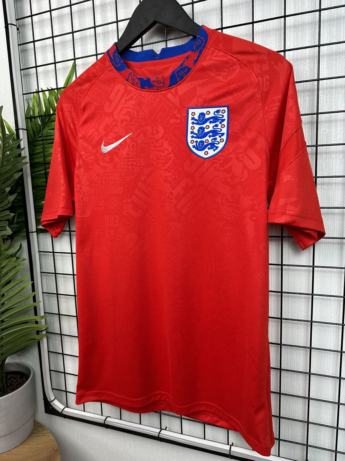 Nike England jersey kit 2020 2021 Nike training National team Men Size US M / EU 48-50 / 2 - 3 Thumbnail