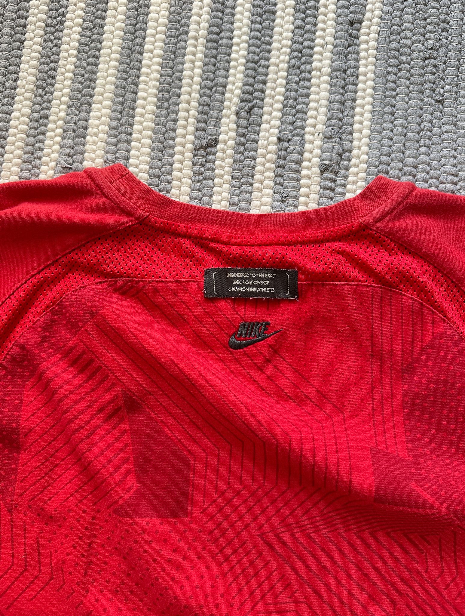 Nike Vintage Y2K Nike Longsleeve Tee Shirt Size US XL / EU 56 / 4 - 7 Thumbnail
