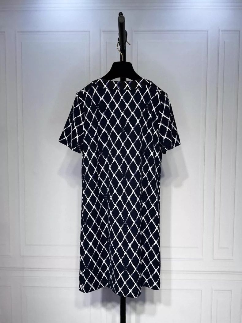 Chanel Chanel Diamond-patterned dress 2504-Nextarrow Size XXS / US 00 / IT 34 - 2 Thumbnail