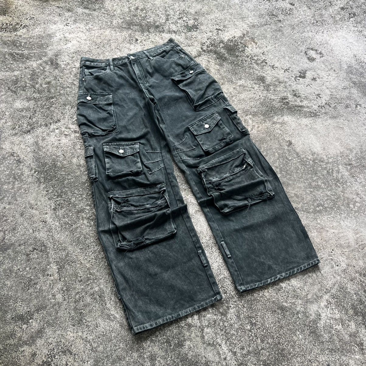 Fashion Nova “y2k style” FASHION NOVA BAGGY CARGO PANTS TECHWEAR STYLE Size US 34 / EU 50 - 3 Thumbnail