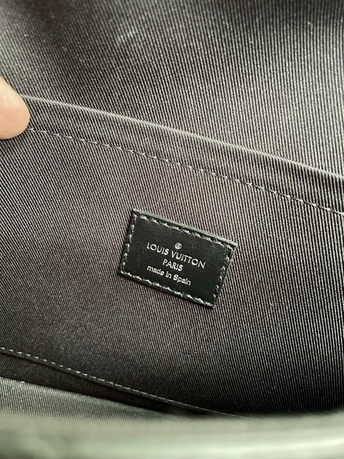 Louis Vuitton Louis Vuitton Graphite 3D Studio Damier Messenger Bag Size ONE SIZE - 6 Thumbnail