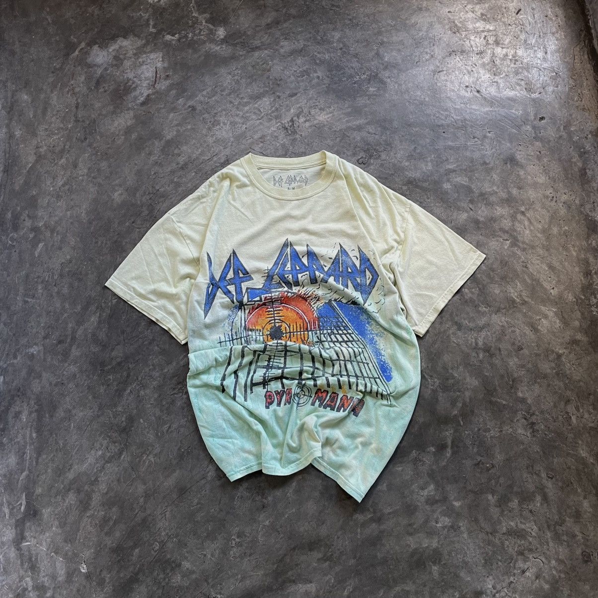 Def Leppard TSHIRT DEF LEPPARD PYROMANIA TIEDYE!! Size US L / EU 52-54 / 3 - 1 Thumbnail