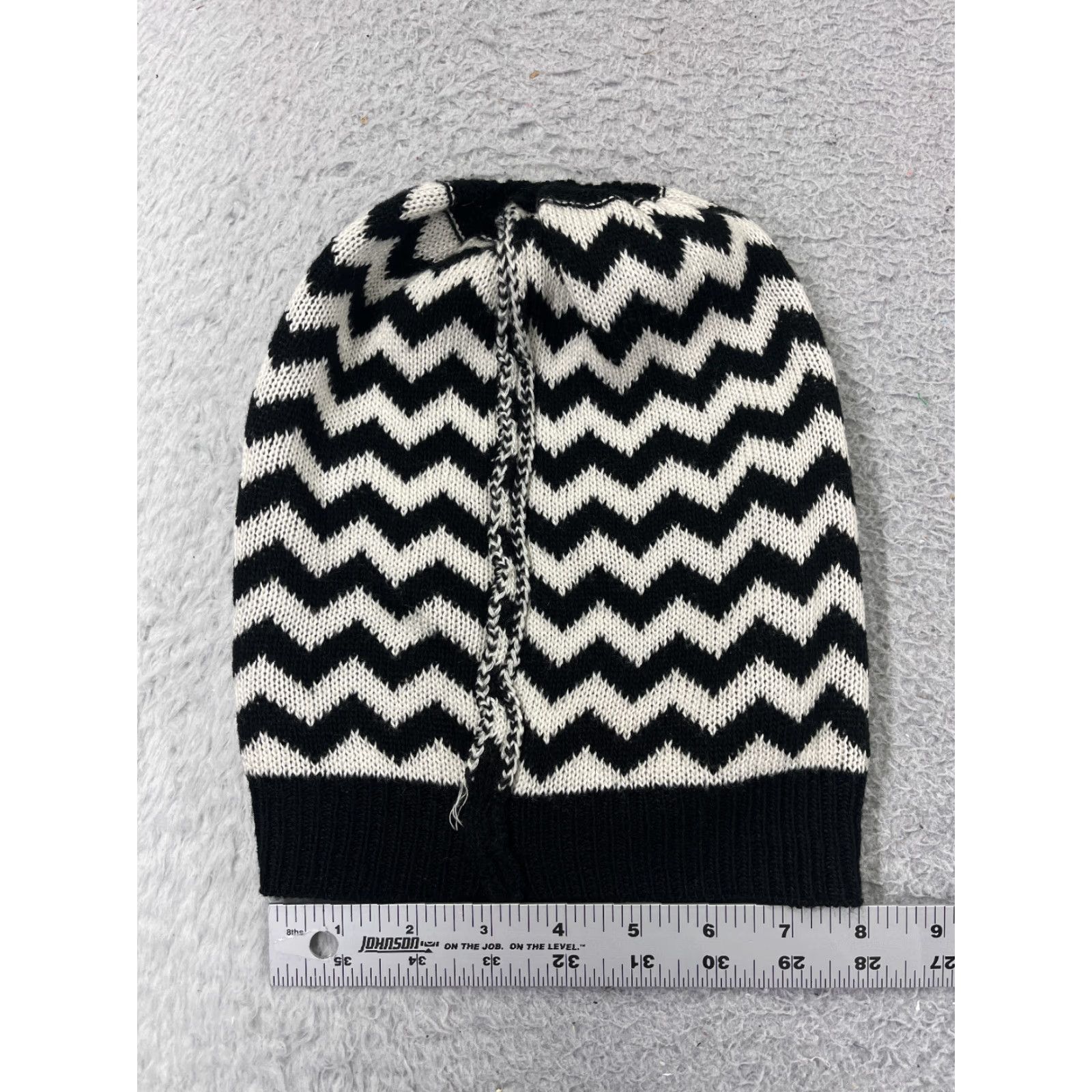 Vintage VINTAGE Beanie Toque Womens One Size Black White Zig Zag Knit Lightweight 100% Acrylic Size ONE SIZE - 4 Thumbnail