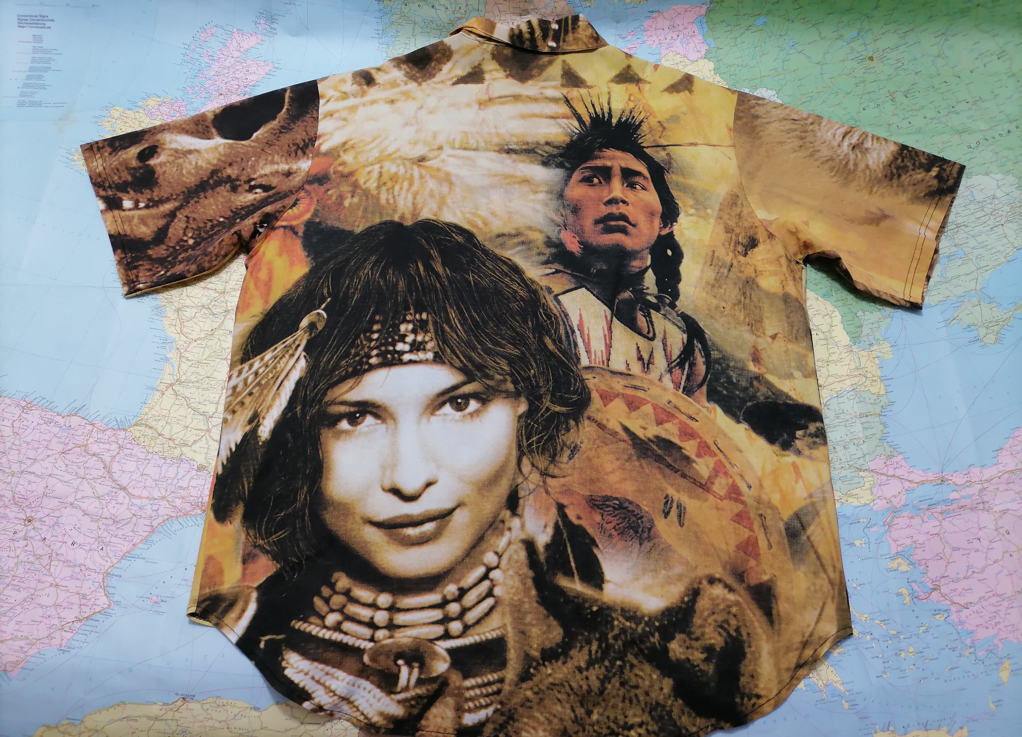 Vintage Vintage Shirt American Native , XL Italy 1992 Size US XL / EU 56 / 4 - 8 Thumbnail