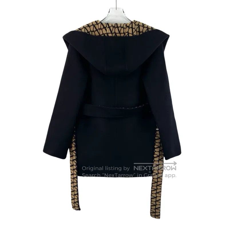 Valentino Valentino The logo is full of printed sheep wool reversibl Size M / US 6-8 / IT 42-44 - 6 Thumbnail