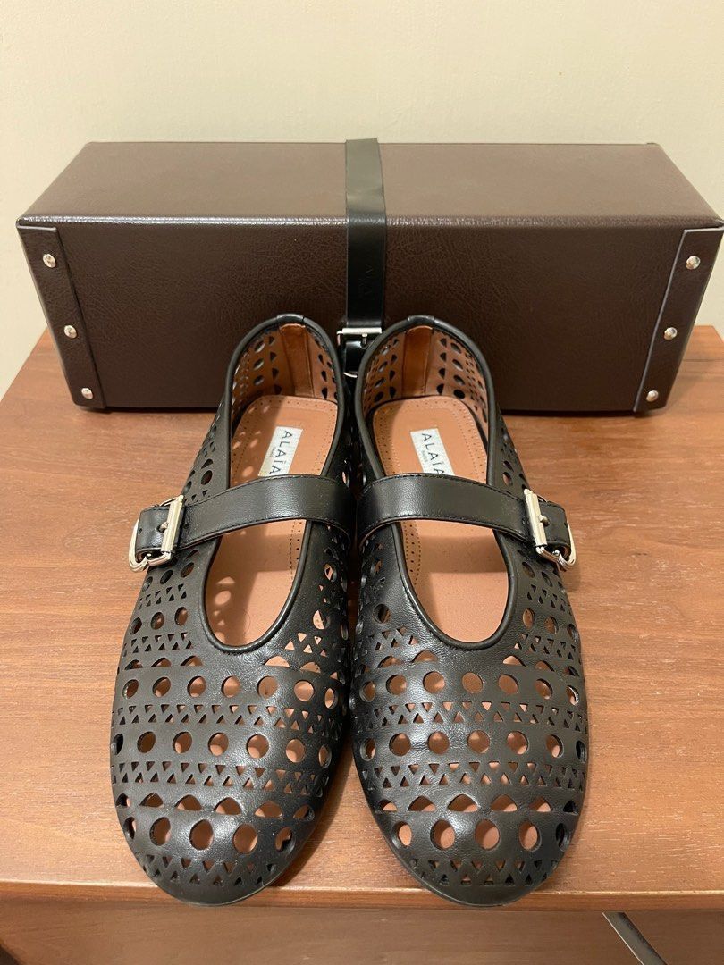 ALAIA black flat