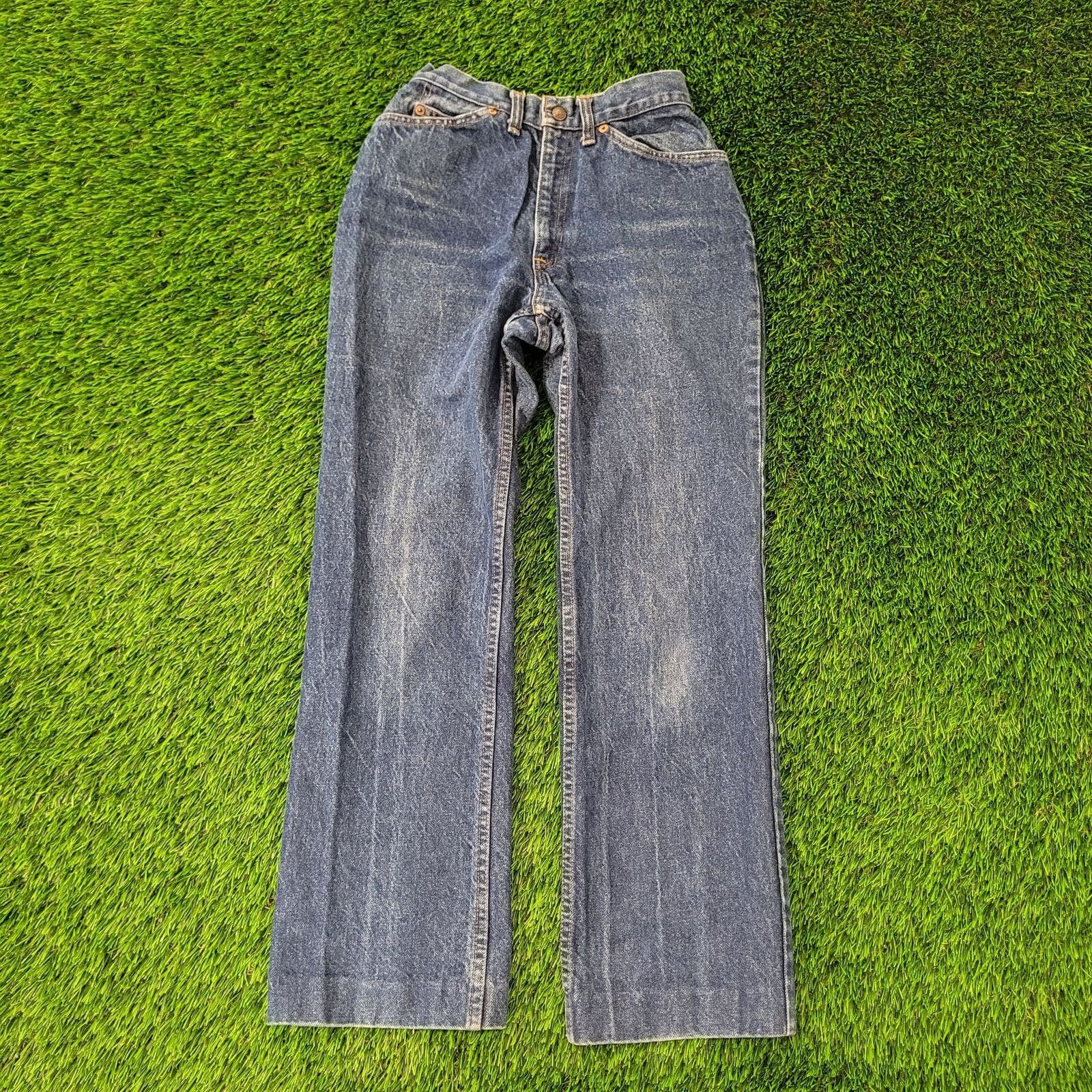 image of VTG Levis High-Rise Straight Jeans Womens 00 22X27 Stonewash in Blue (Size 24)