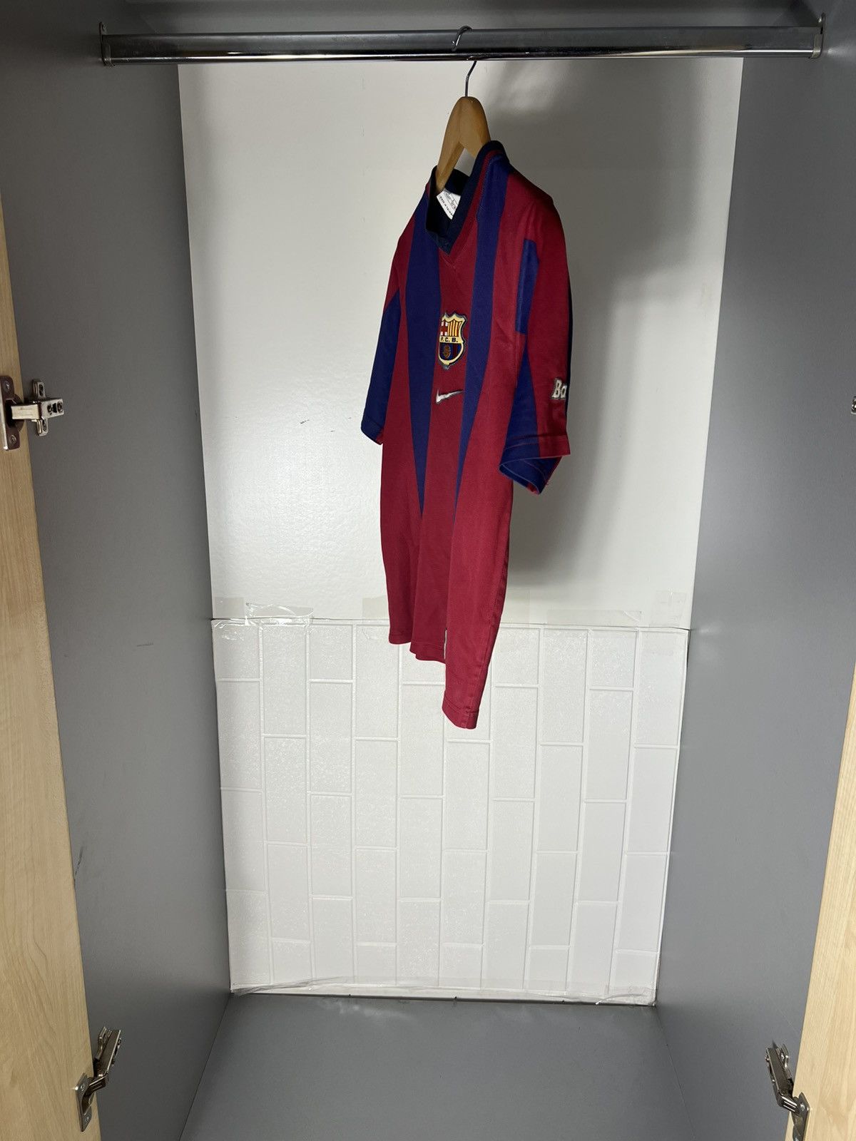 Nike VINTAGE NIKE FC BARCELONA SPAIN SOCCER JERSEY RETRO Y2K 90s Size US XS / EU 42 / 0 - 5 Thumbnail
