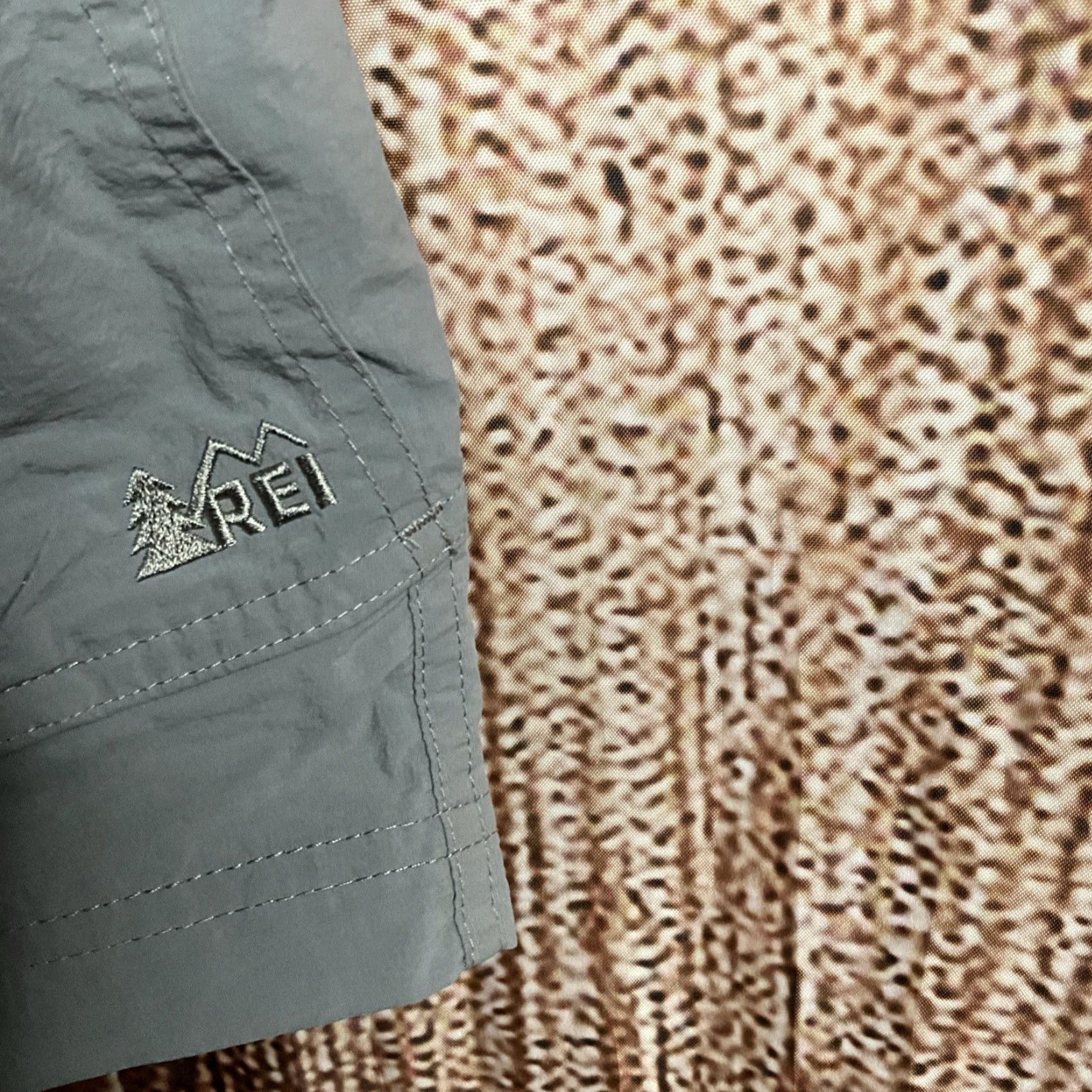 Vintage REI Cargo Shorts Size Large Gray Lightweight Nylon Hiking Regular Men Cargo Shorts L Gray Nylon REI Men's Size US 33 - 2 Thumbnail