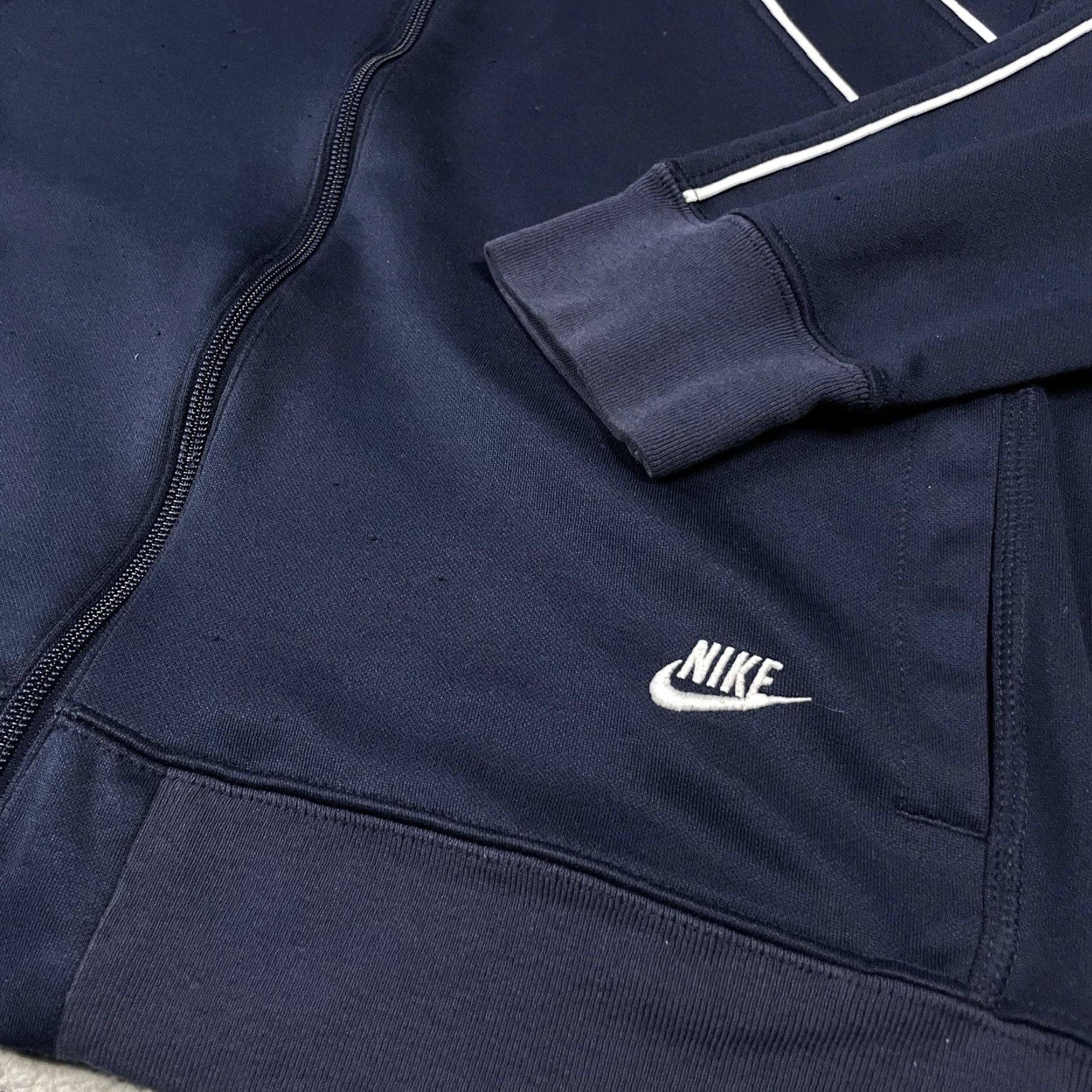 Nike VINTAGE Nike Jacket Mens L Blue Long Sleeve Full Zip Stripe Tag Pockets Size US L / EU 52-54 / 3 - 4 Thumbnail