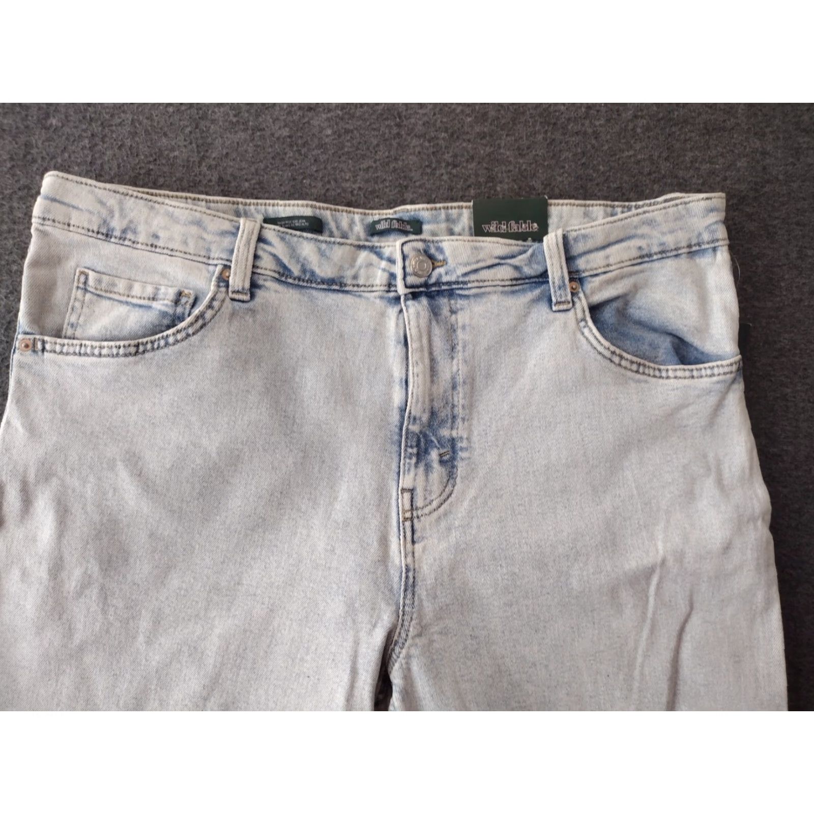 Vintage Wild Fable Jeans Women's 18 Light Wash High Rise Mom 90s Distressed Denim Blue 5-Pocket Jeans Womens SIZE 18 28in Inseam Size 40" / US 18 - 3 Thumbnail