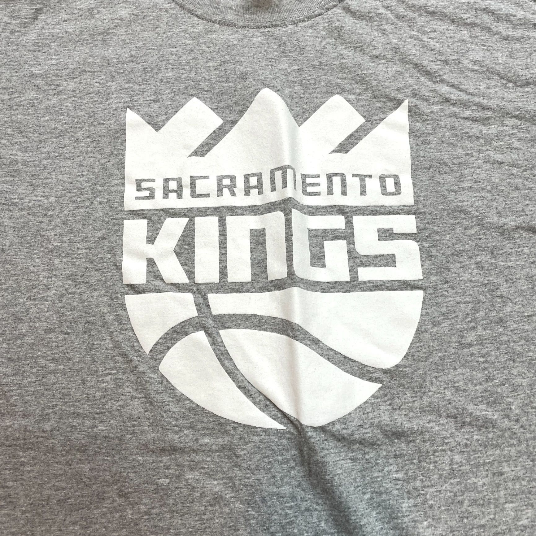 Fruit Of The Loom Fruit of the Loom Shirt Adult Medium Gray Sacramento Kings Logo NBA T-shirt Size US M / EU 48-50 / 2 - 3 Thumbnail