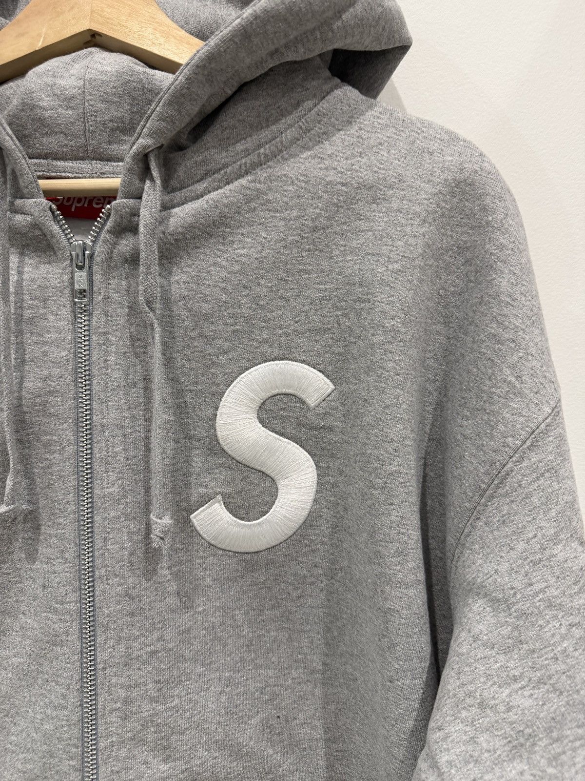 Supreme Supreme S Logo Zip Up Hoodie Heather Grey Size: L Size US L / EU 52-54 / 3 - 2 Thumbnail