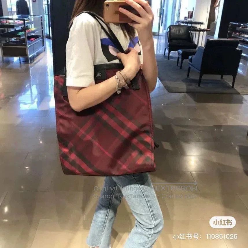Burberry Burberry Classic Check Tote Bag. Size ONE SIZE - 5 Thumbnail