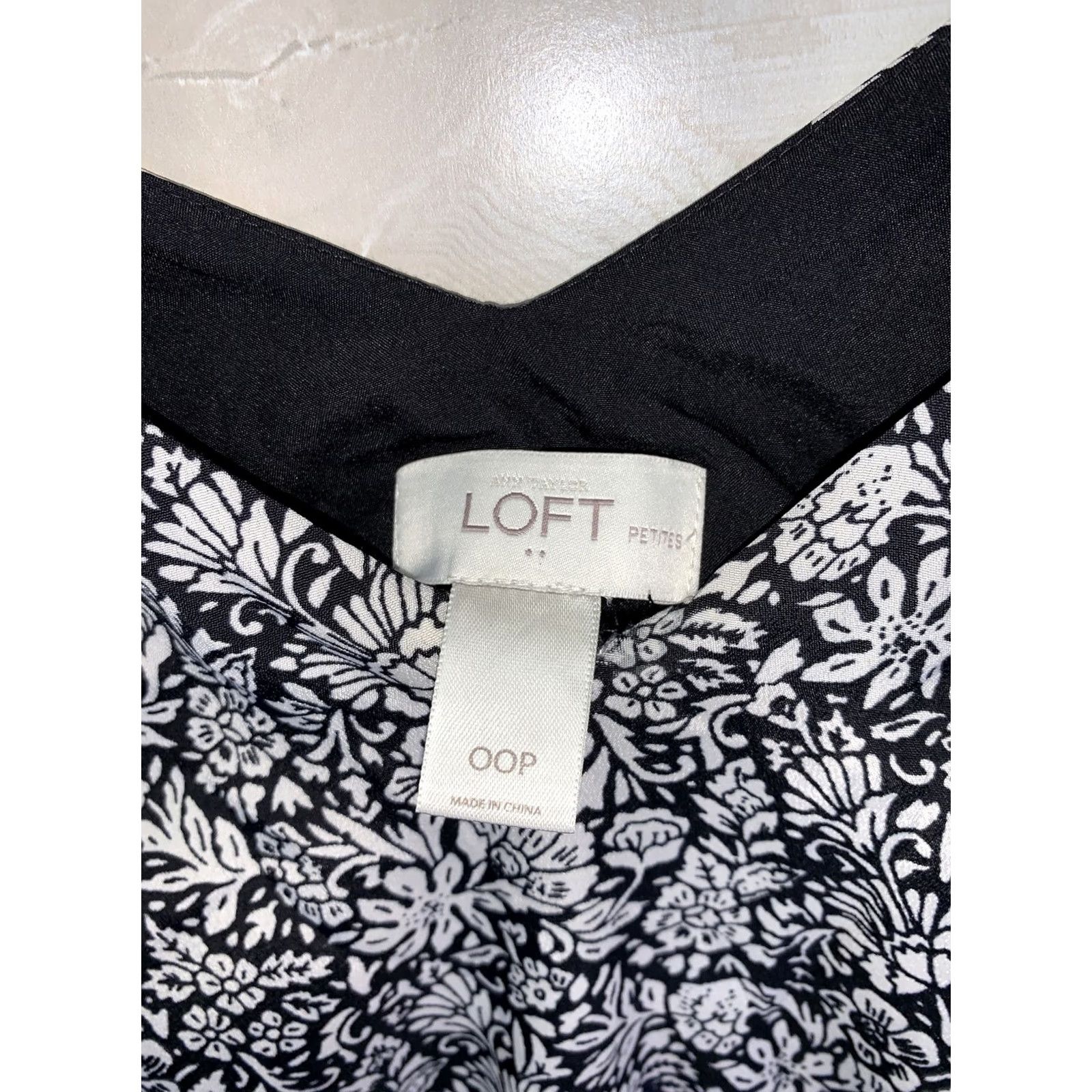 Loft LOFT Petites Women’s 00P Black/Ivory Floral Print V Neck Strapless Dress Shirt Dress Opaque? (Note: This is not allowed to add info) Size XXS / US 00 / IT 34 - 5 Thumbnail