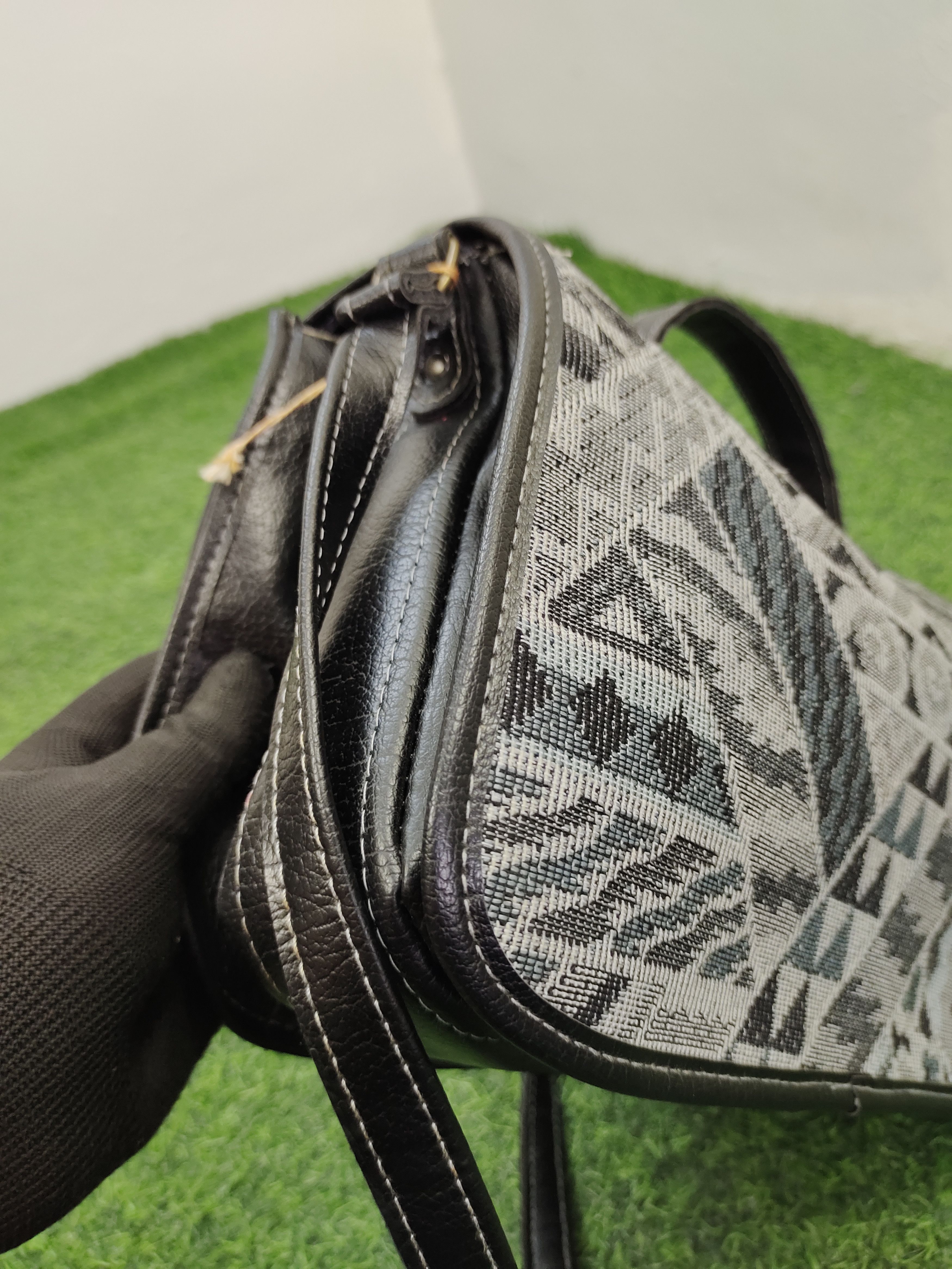 Hysteric Glamour Vintage Saxone Britain Native Embroidered Messenger Bag Size ONE SIZE - 12 Thumbnail