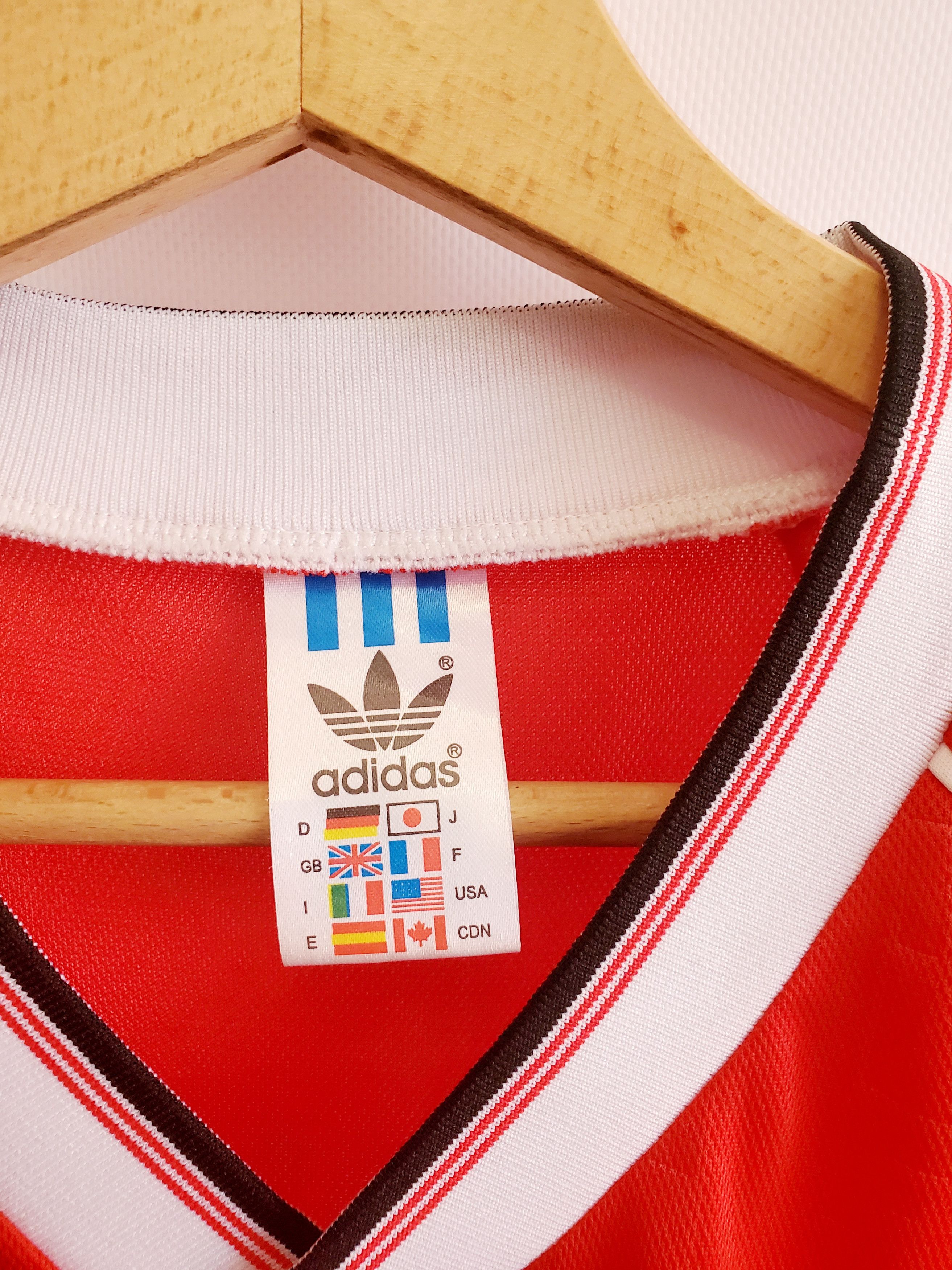 Adidas Manchester United Home Football Shirt, Reprints, size M Size US M / EU 48-50 / 2 - 3 Thumbnail