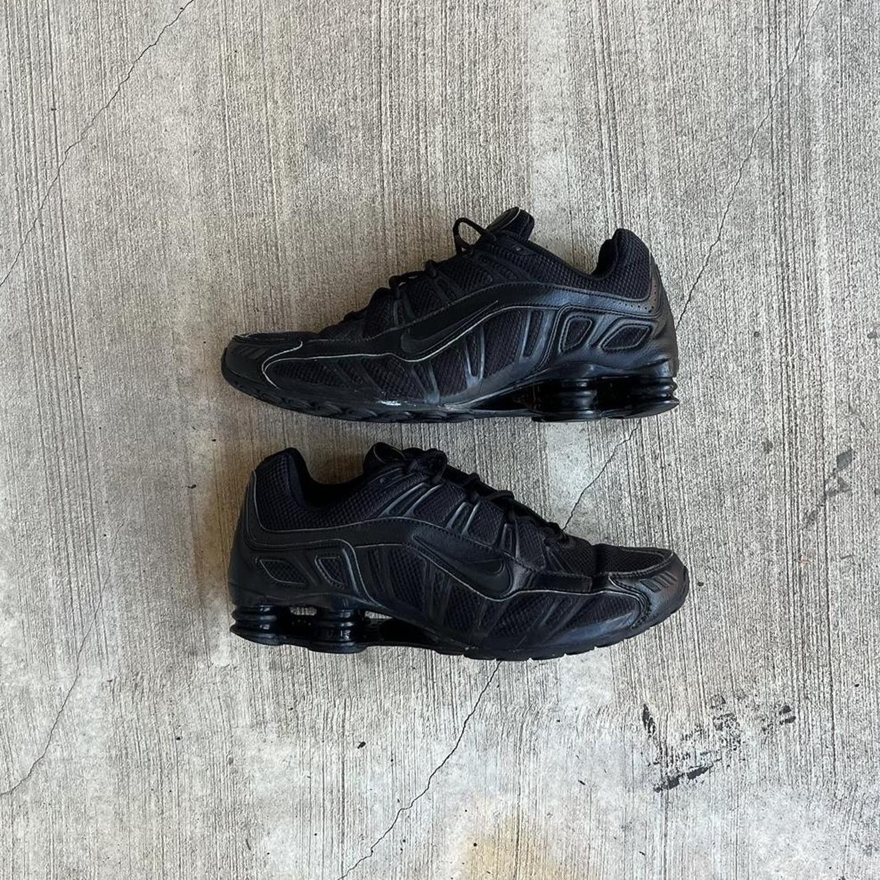 black nike shox