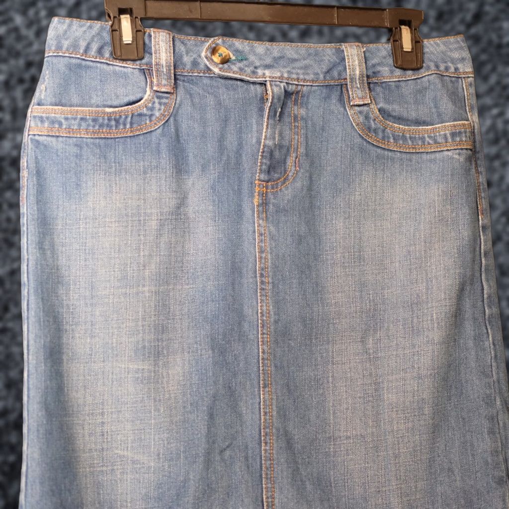 Old Navy Old Navy Denim Skirt Women's Size 4 Above Knee Raw Hem Denim Size 27" / US 4 / IT 40 - 1 Thumbnail