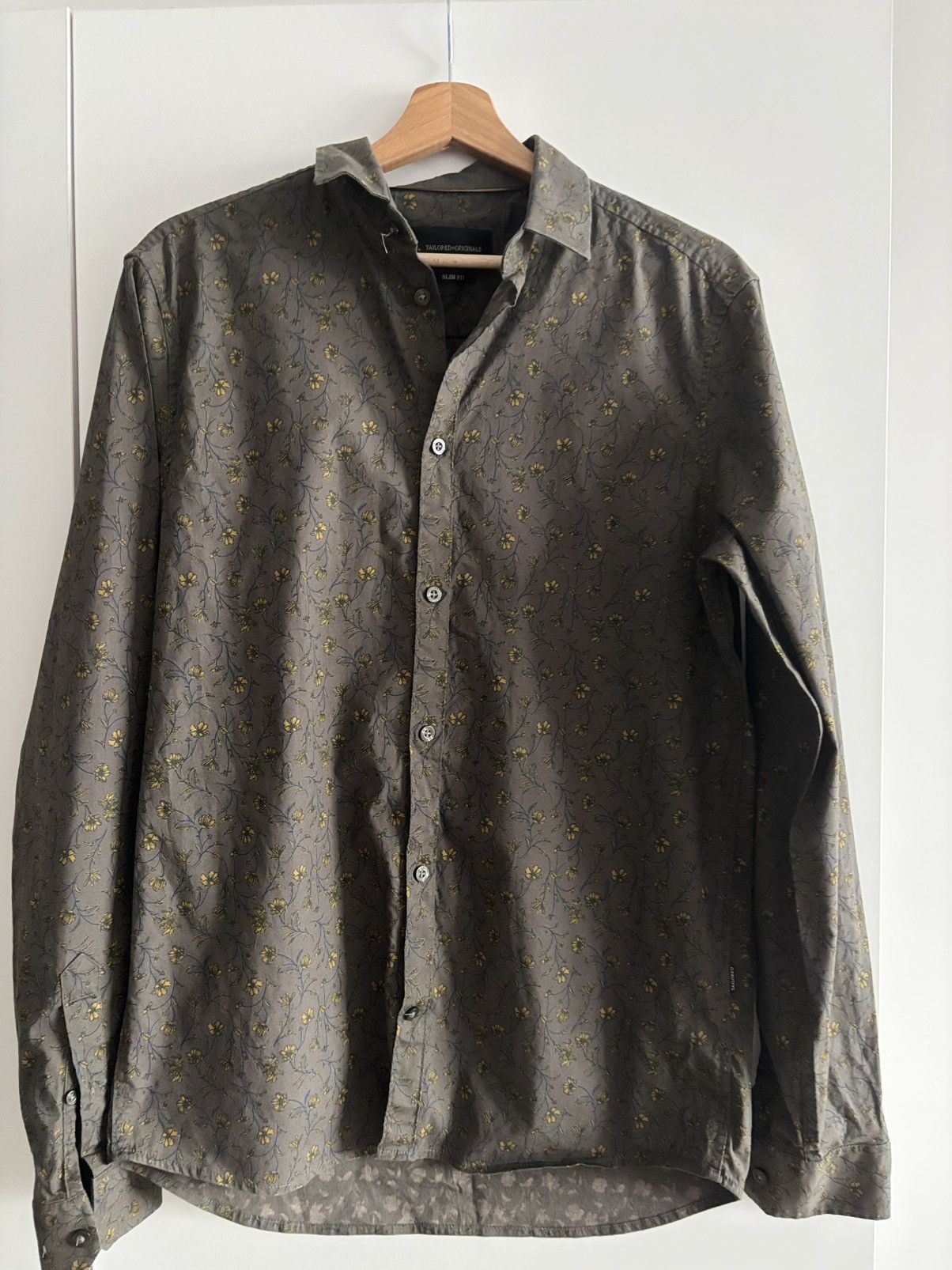 Vintage Shirt with flowers, M, slim fit Size US M / EU 48-50 / 2 - 1 Thumbnail
