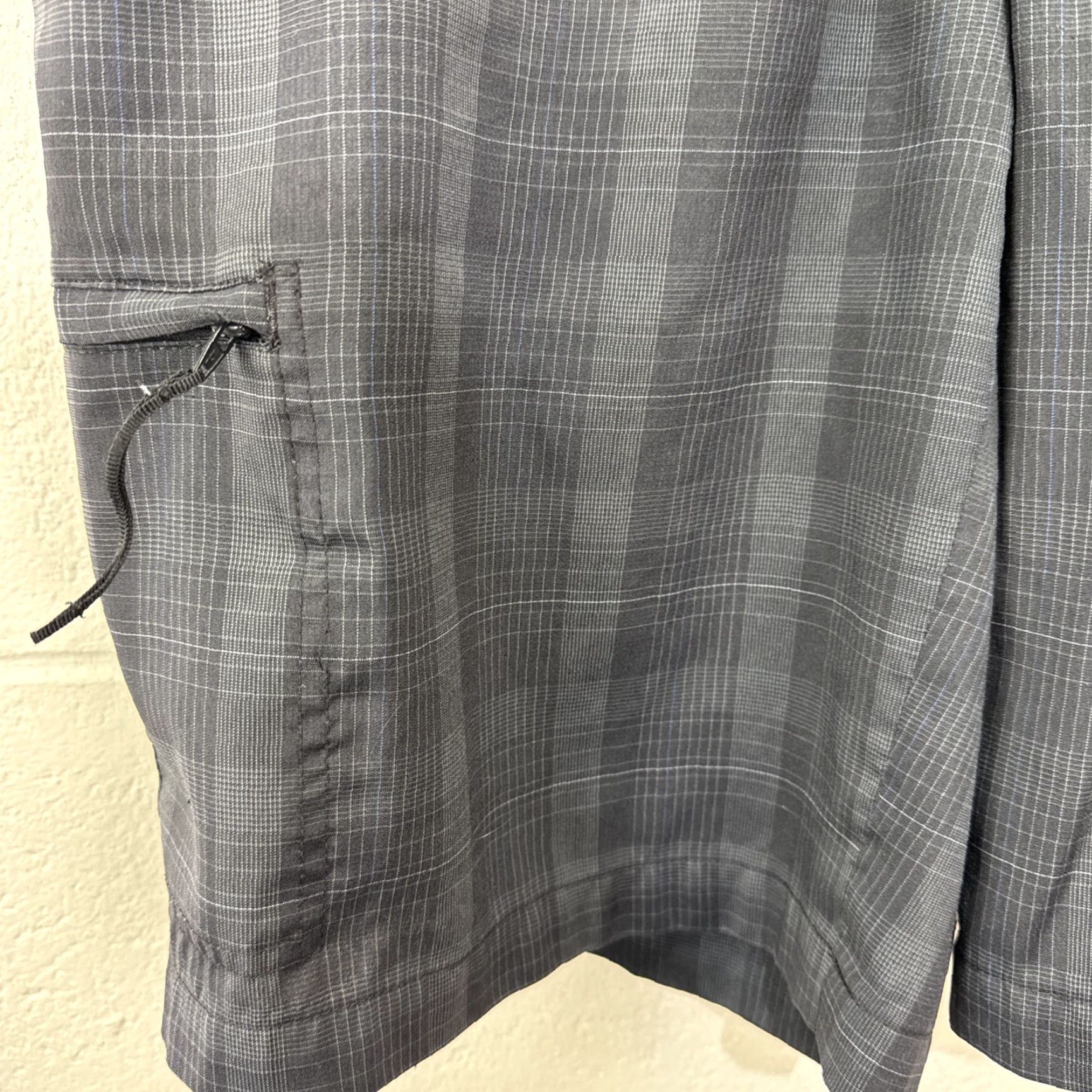 Vintage Greg Norman Shorts Mens 34 Black Plaid Golfing Golf Adult Outdoors Active Size US 34 / EU 50 - 3 Thumbnail