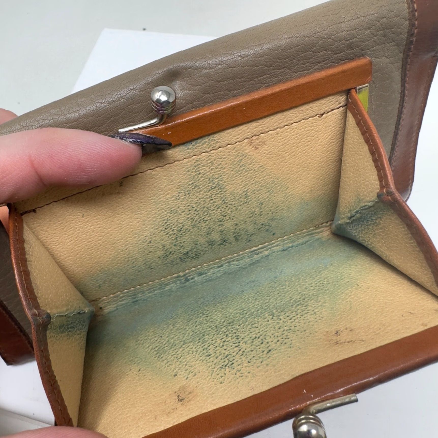 Dooney & Bourke VINTAGE Dooney & Bourke Wallet Shirt? Size ONE SIZE - 7 Thumbnail