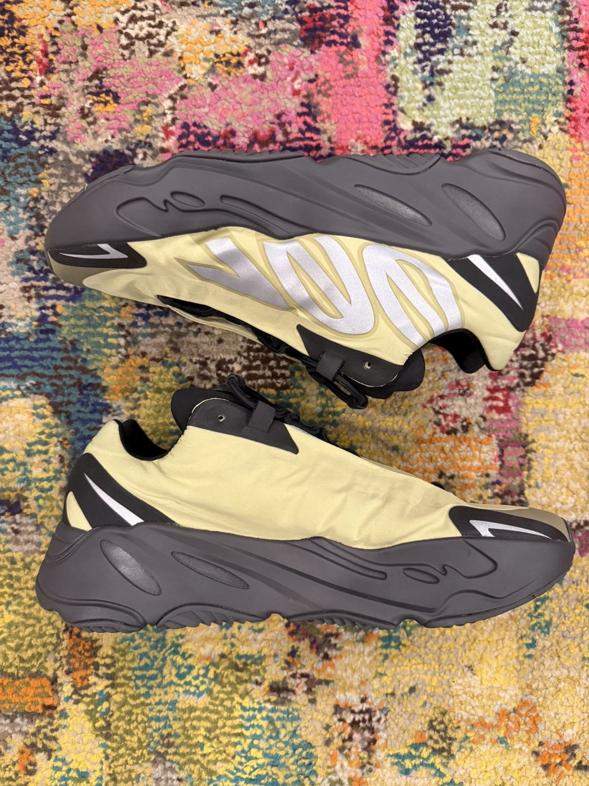Adidas × Yeezy Yeezy Boost 700 MNVN Size US 10.5 / EU 43-44 - 2 Thumbnail